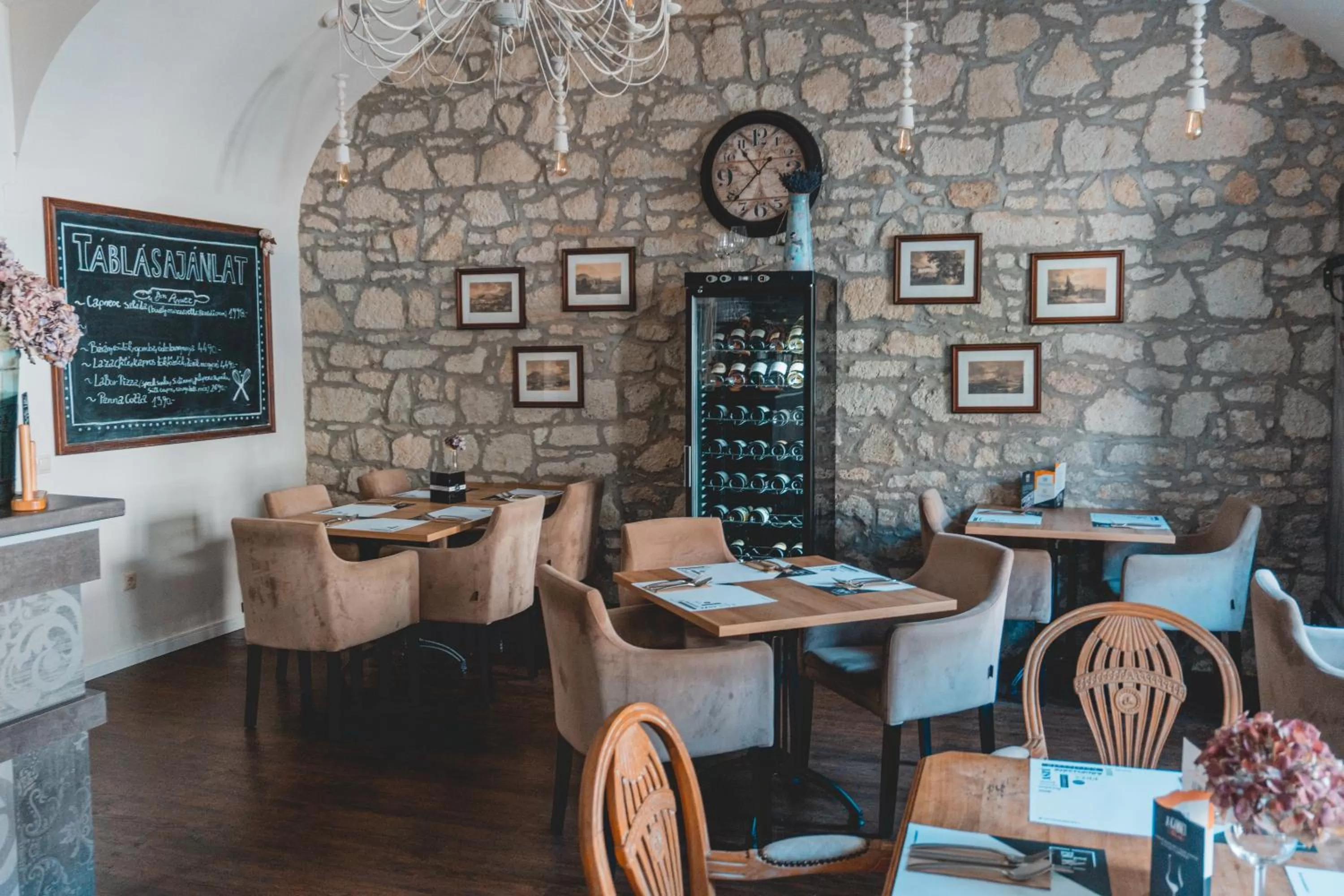 Restaurant/Places to Eat in LaBor Kvártély