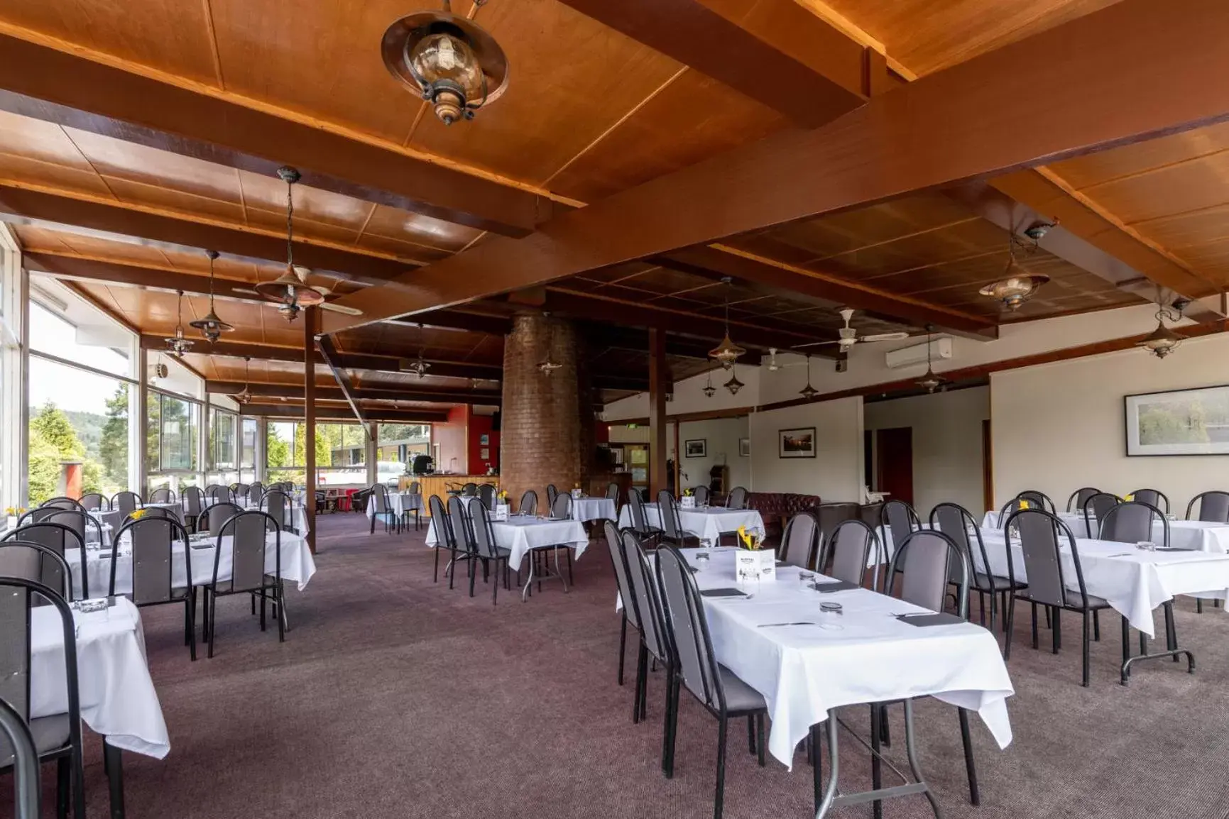 Restaurant/Places to Eat in Silver Hills Motel