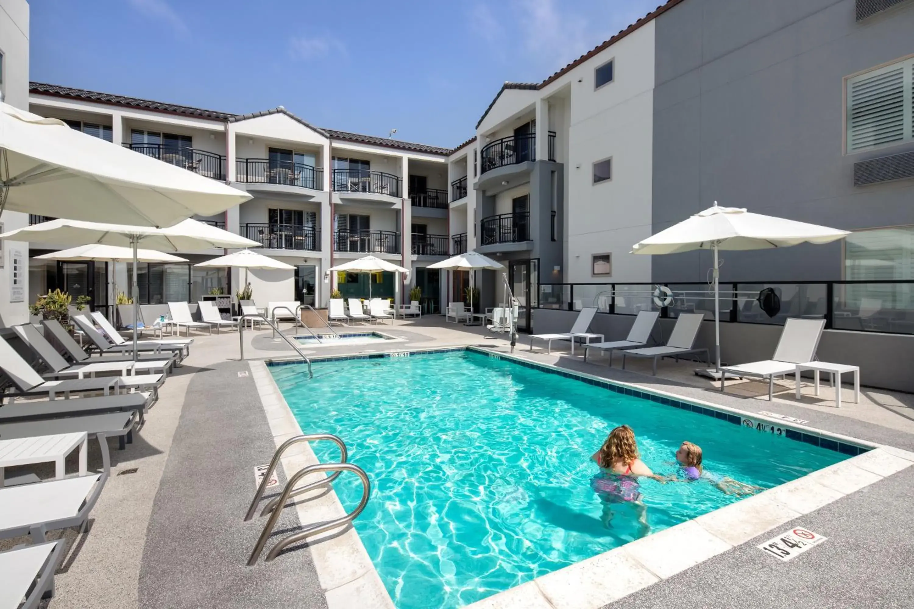 Property building, Swimming Pool in Ocean Park Inn