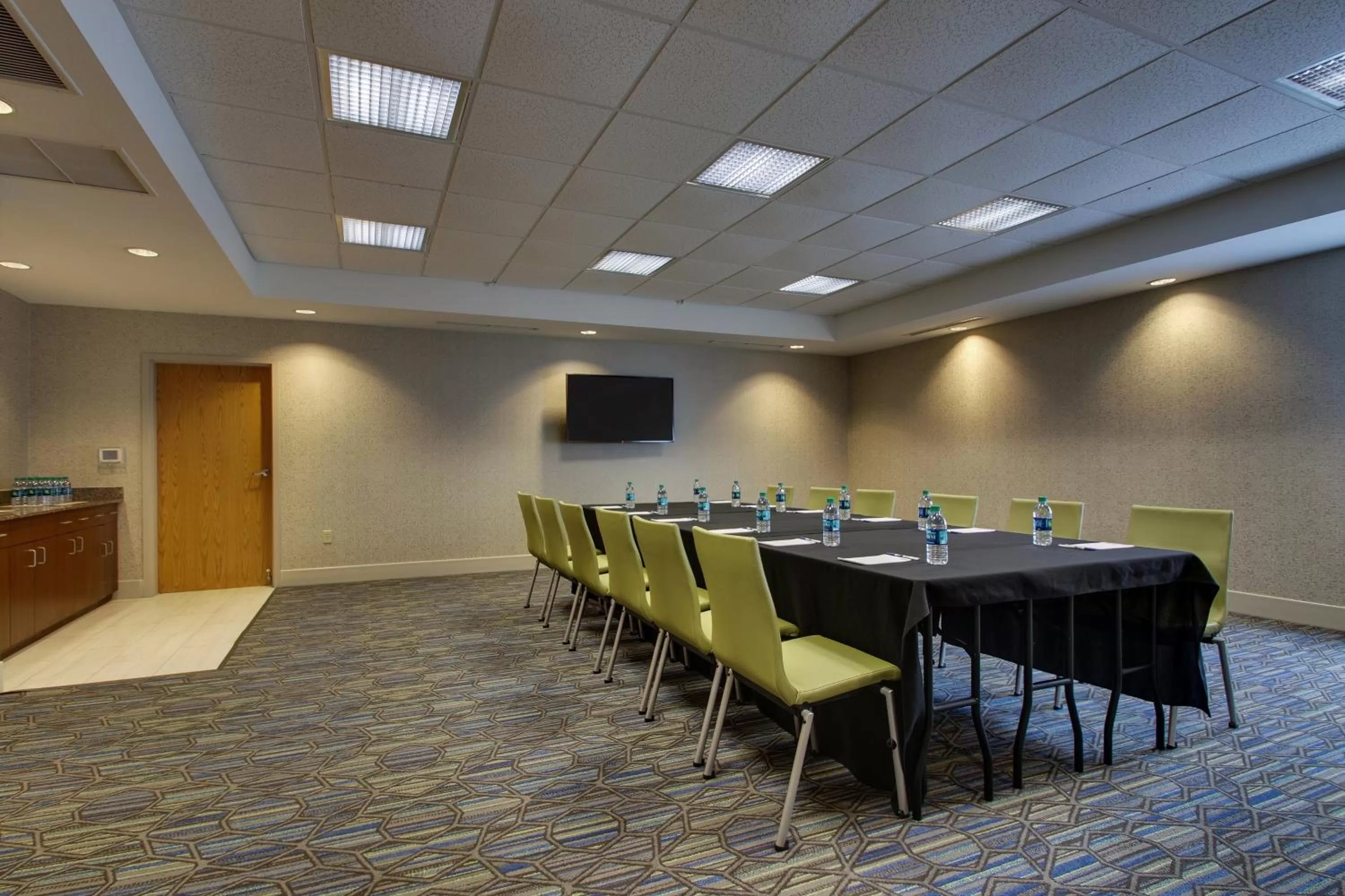Meeting/conference room in Holiday Inn Express Hotel & Suites Morris by IHG
