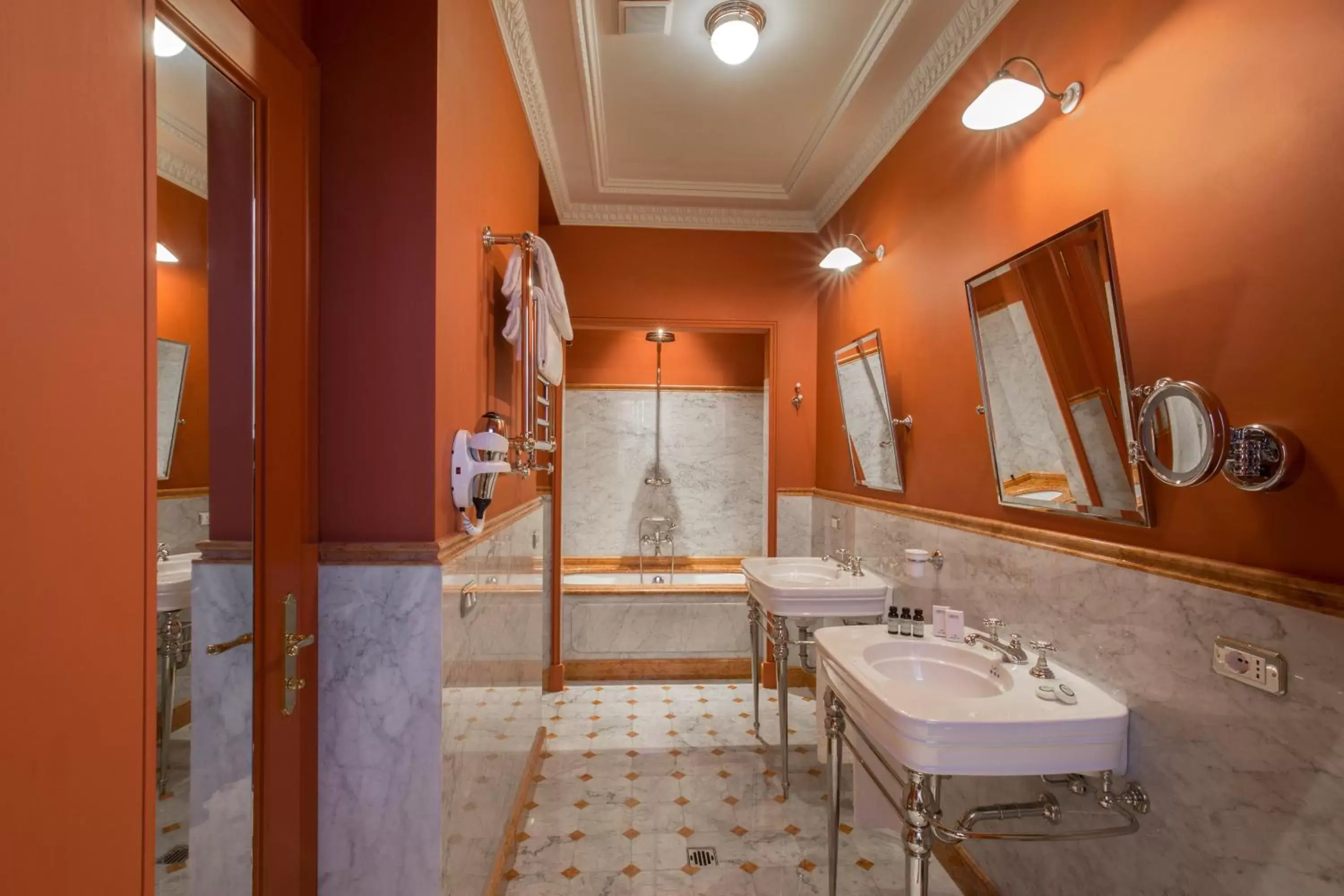 Toilet, Bathroom in Hotel Locarno