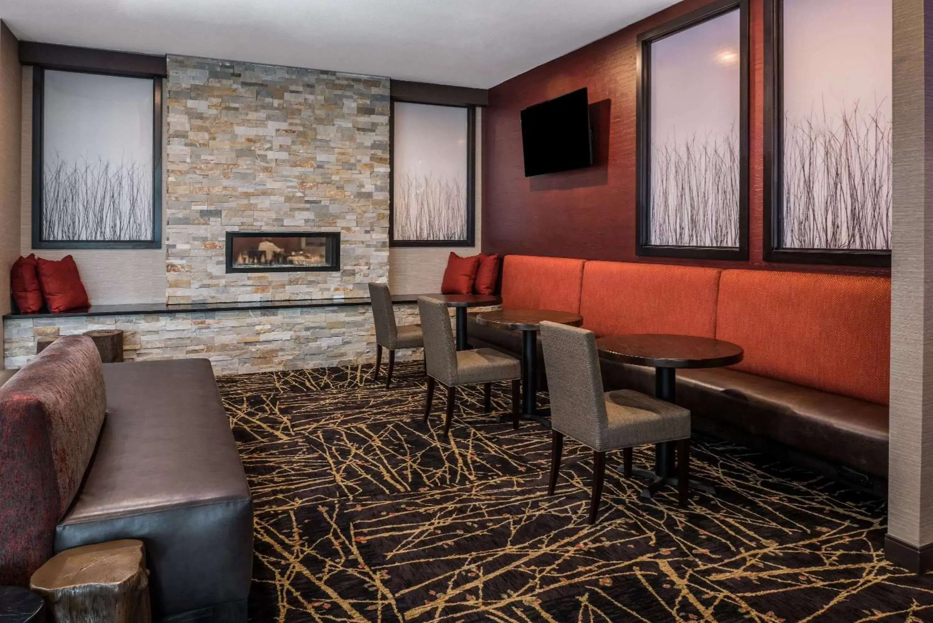 Restaurant/places to eat, Lounge/Bar in Ramada by Wyndham Grand Forks