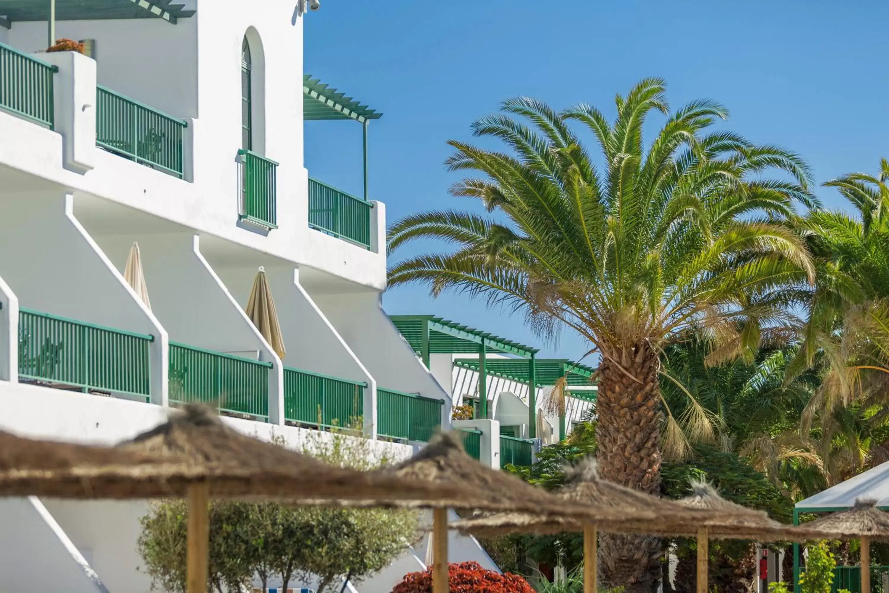 Facade/entrance, Property Building in Club del Carmen