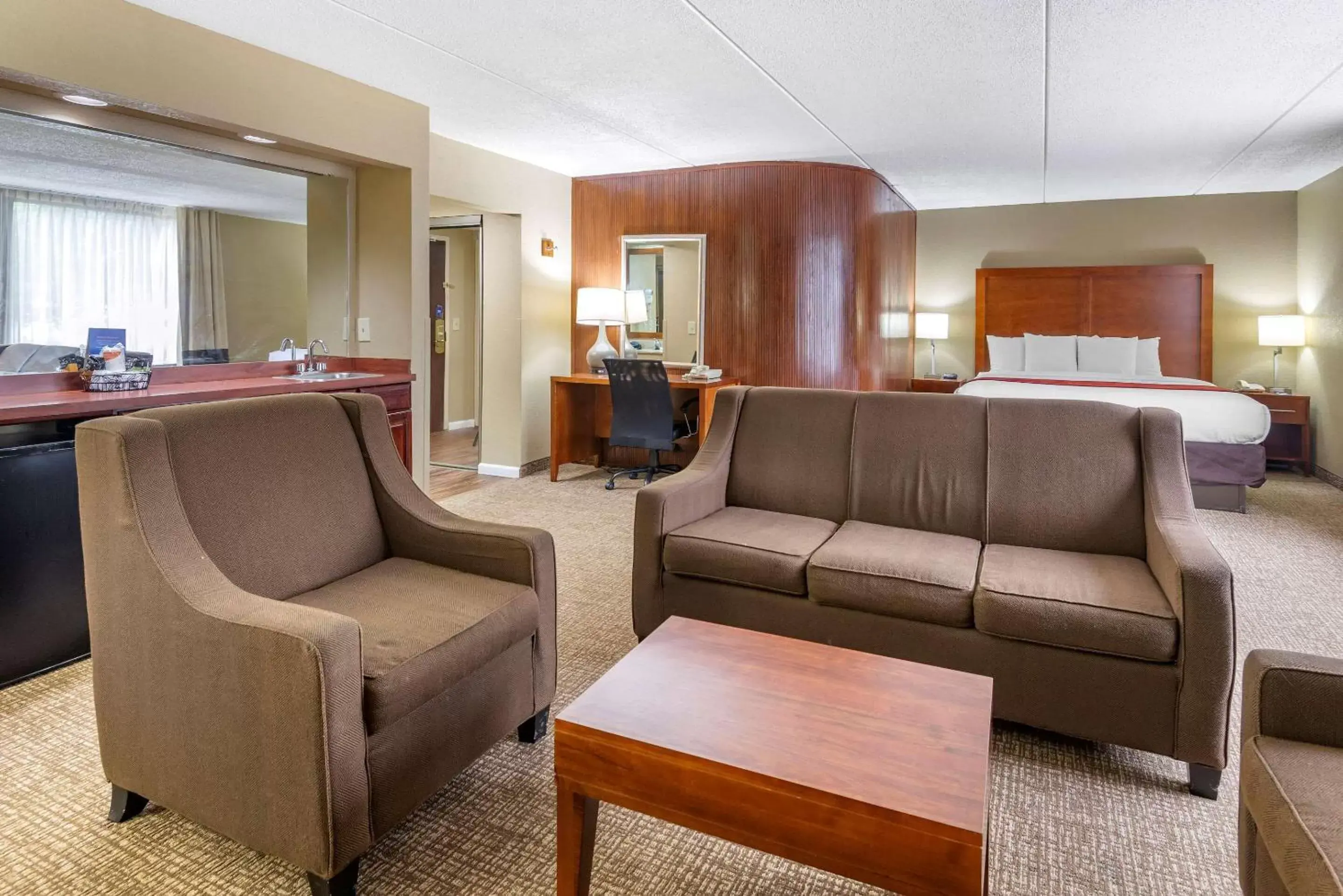 Photo of the whole room, Seating Area in Comfort Inn Matthews / Charlotte