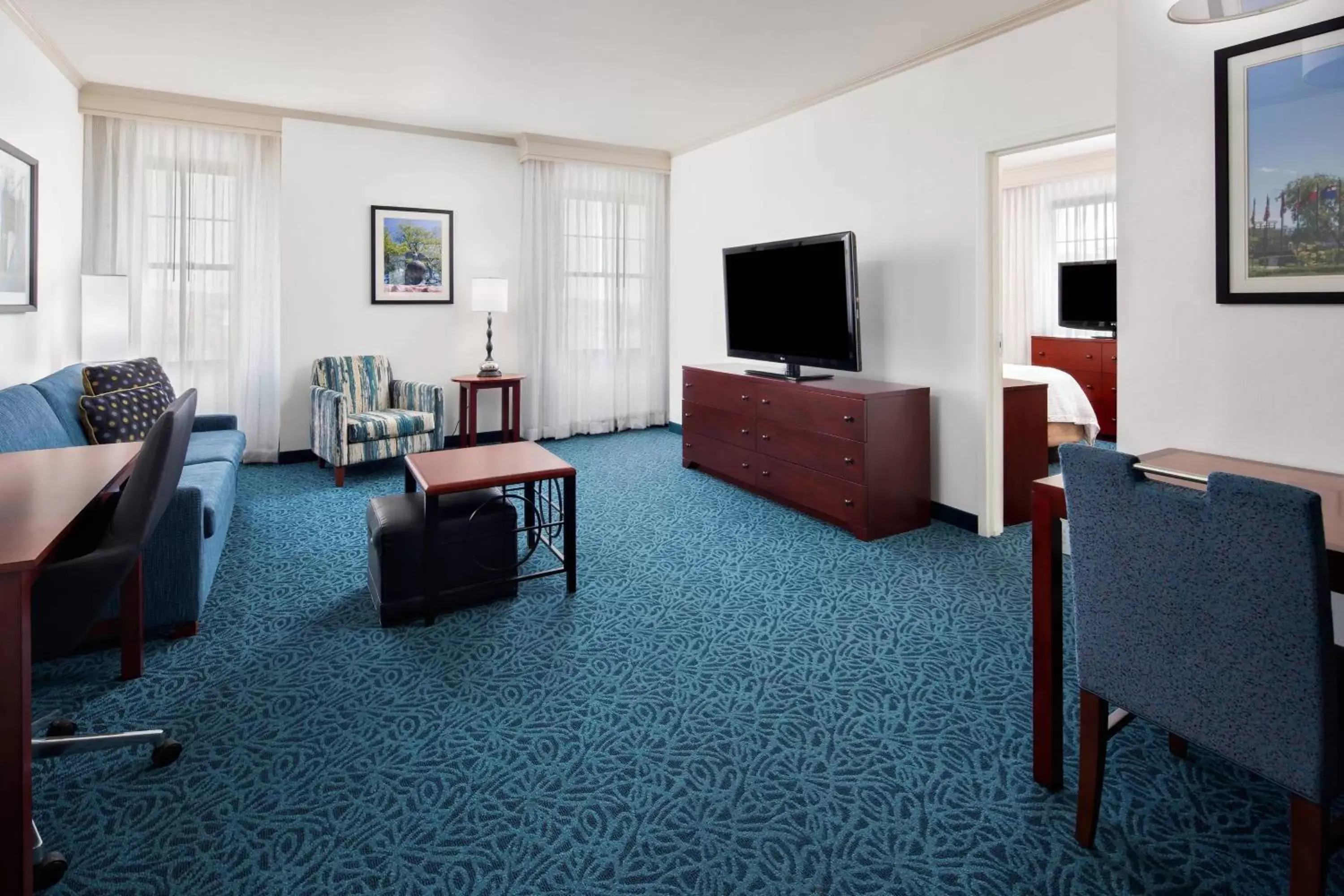 Living room, Seating Area in Residence Inn by Marriott Cincinnati Downtown/The Phelps