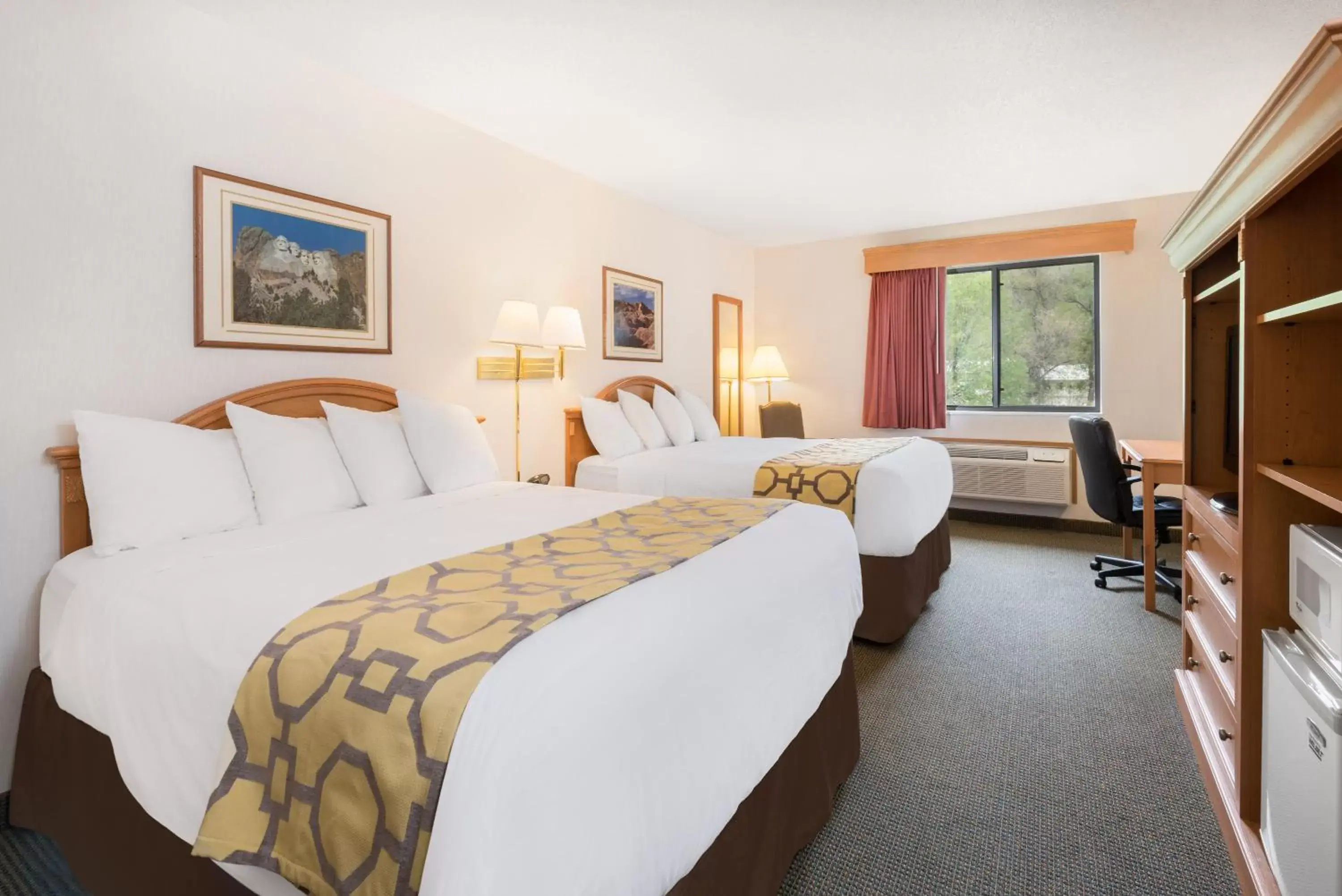 Photo of the whole room, Bed in Baymont by Wyndham Hot Springs