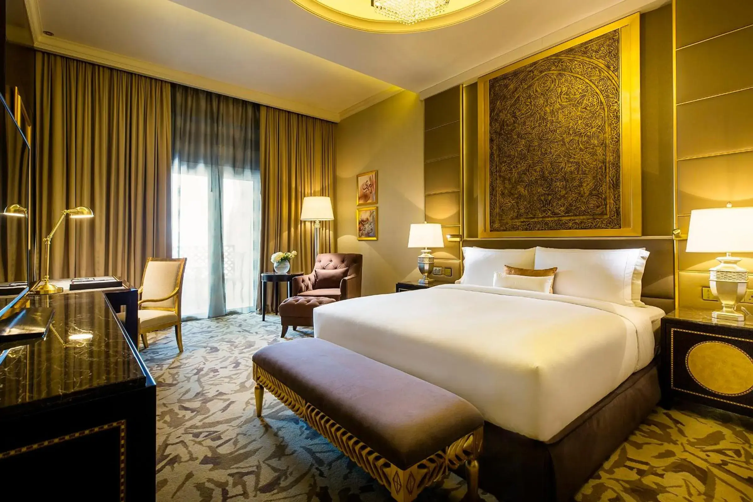 Photo of the whole room, Bed in Ezdan Palace Hotel