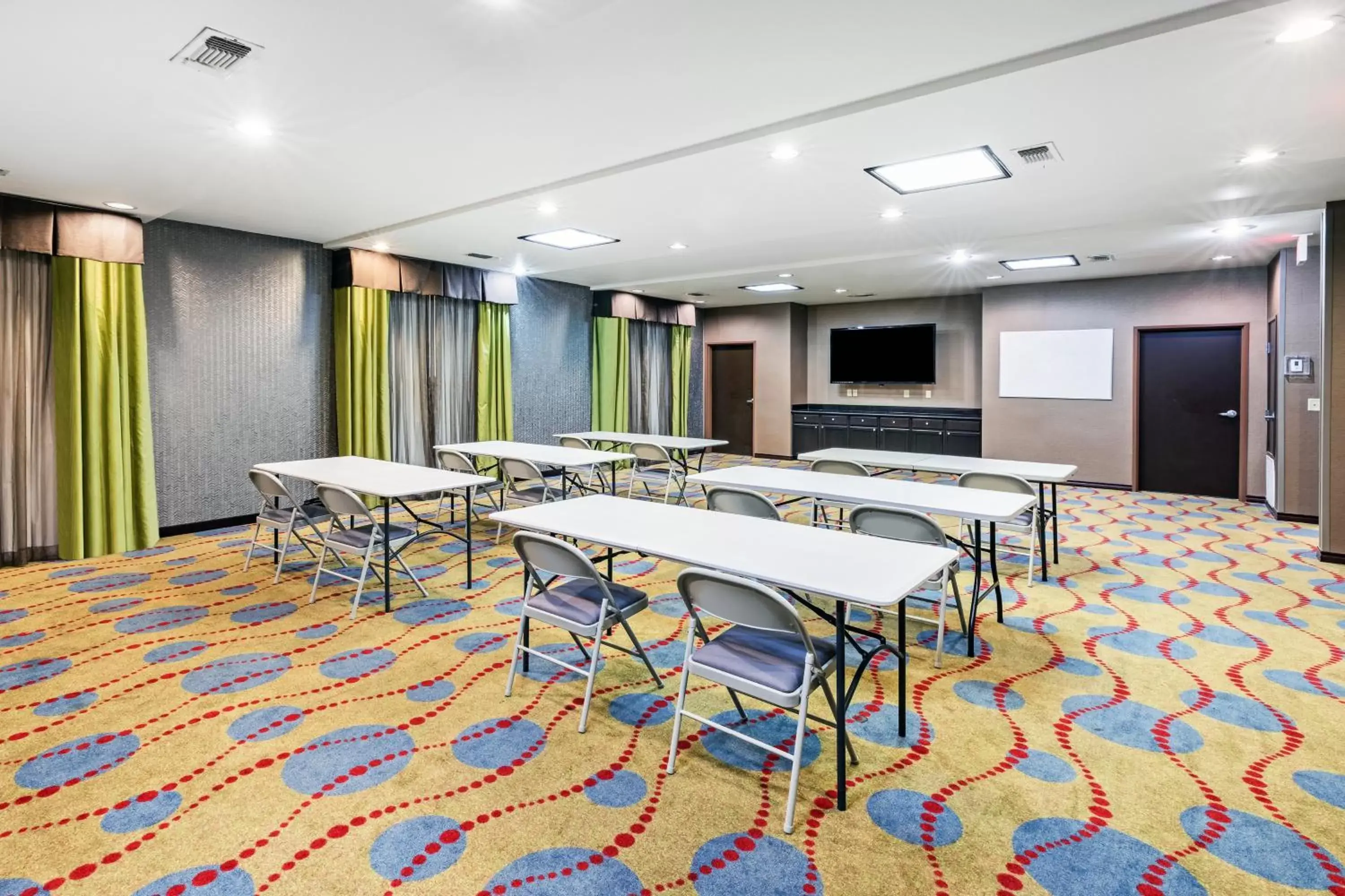 Meeting/conference room in Holiday Inn Express Hotel & Suites Floresville, an IHG Hotel