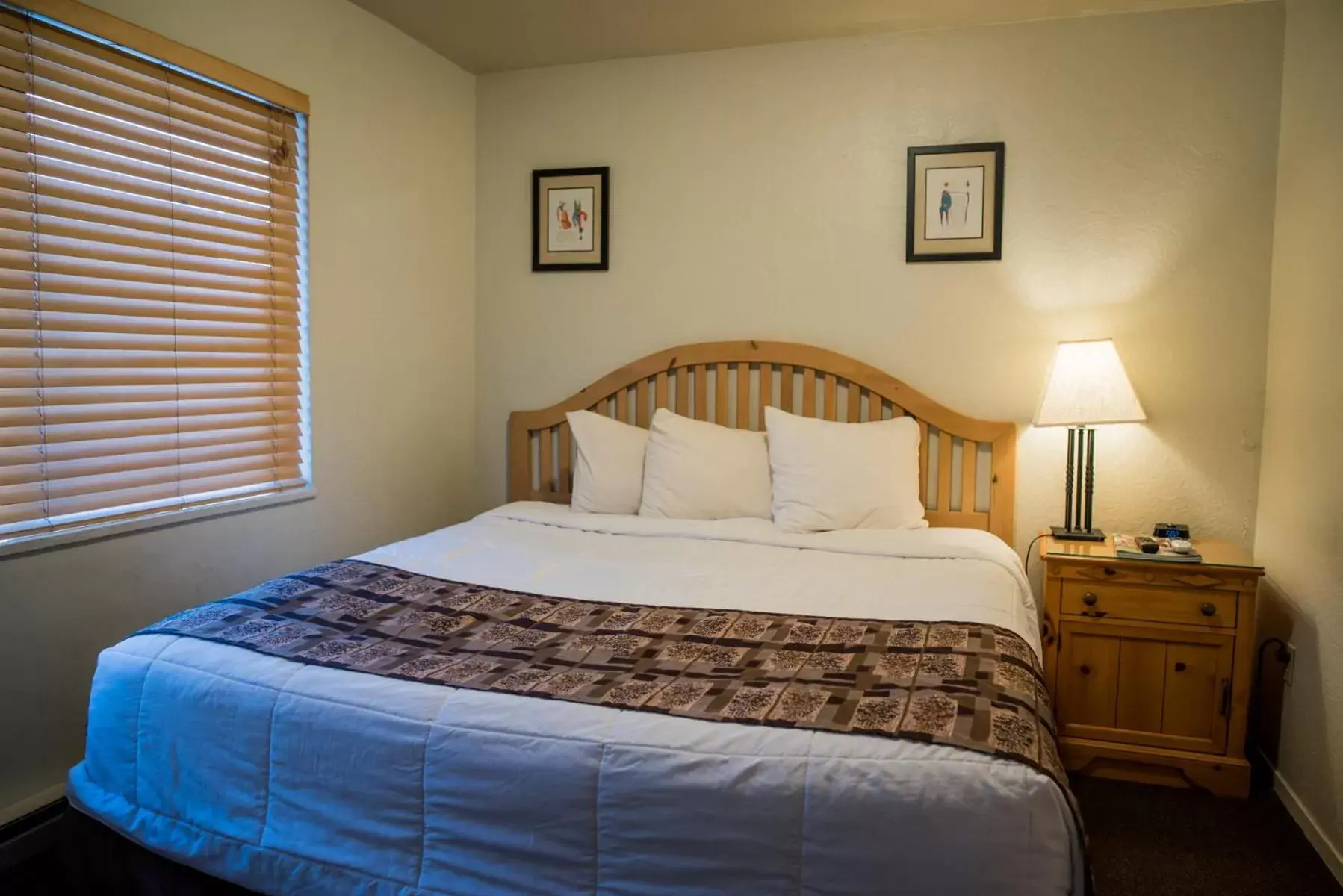 Bed in Big Pines Mountain House