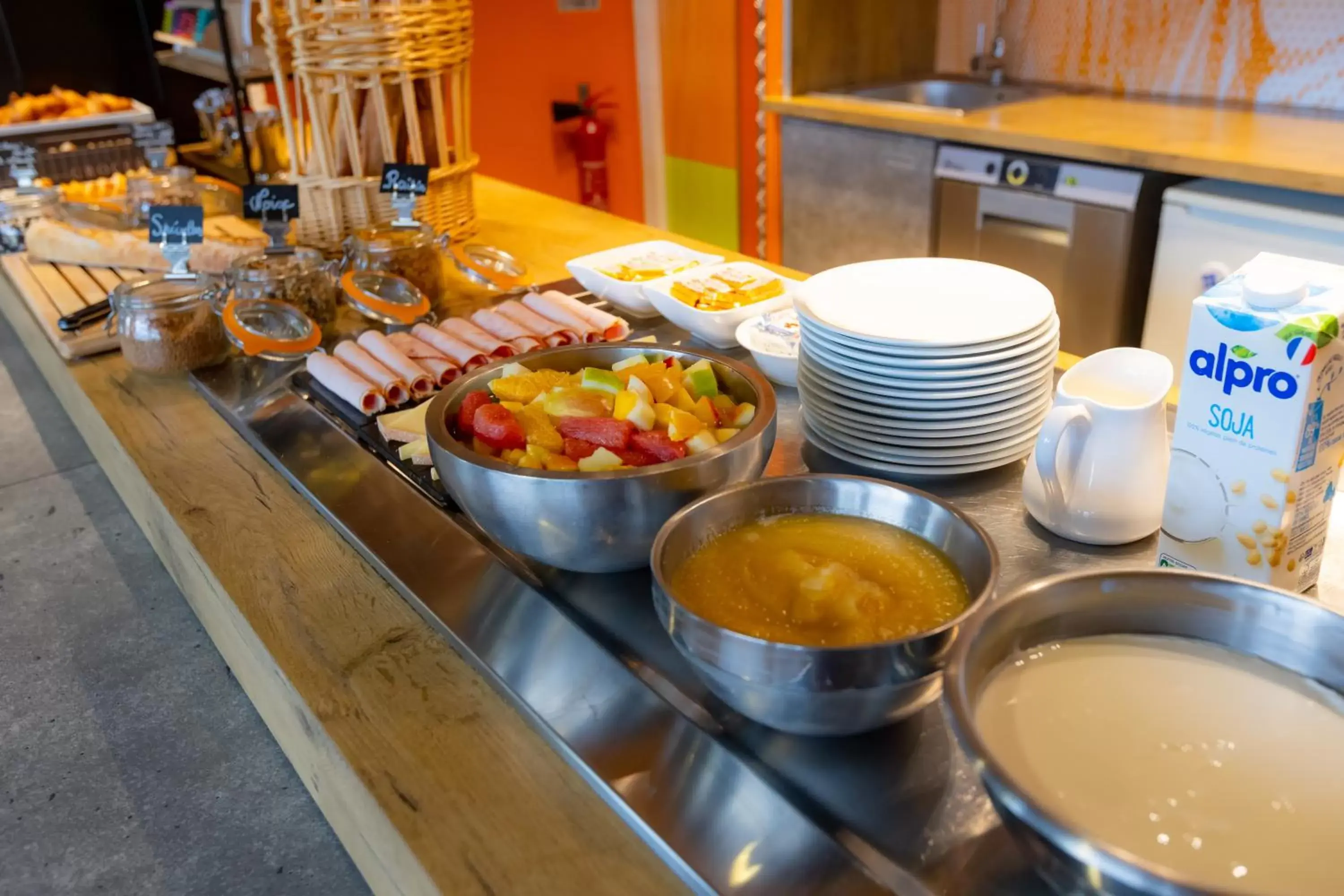 Buffet breakfast in ibis budget Besançon Centre Gare