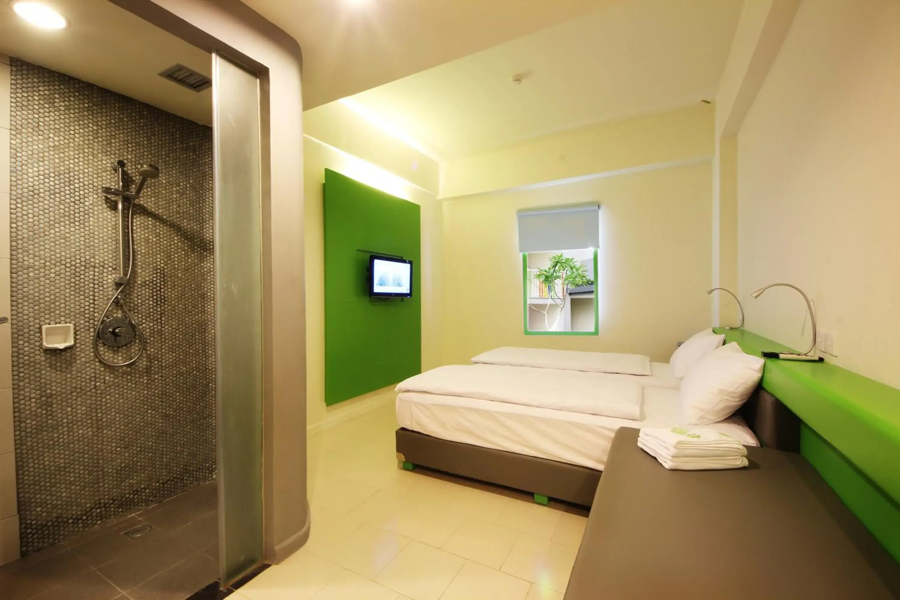Bathroom, Bed in Pop! Hotel Sangaji Yogyakarta