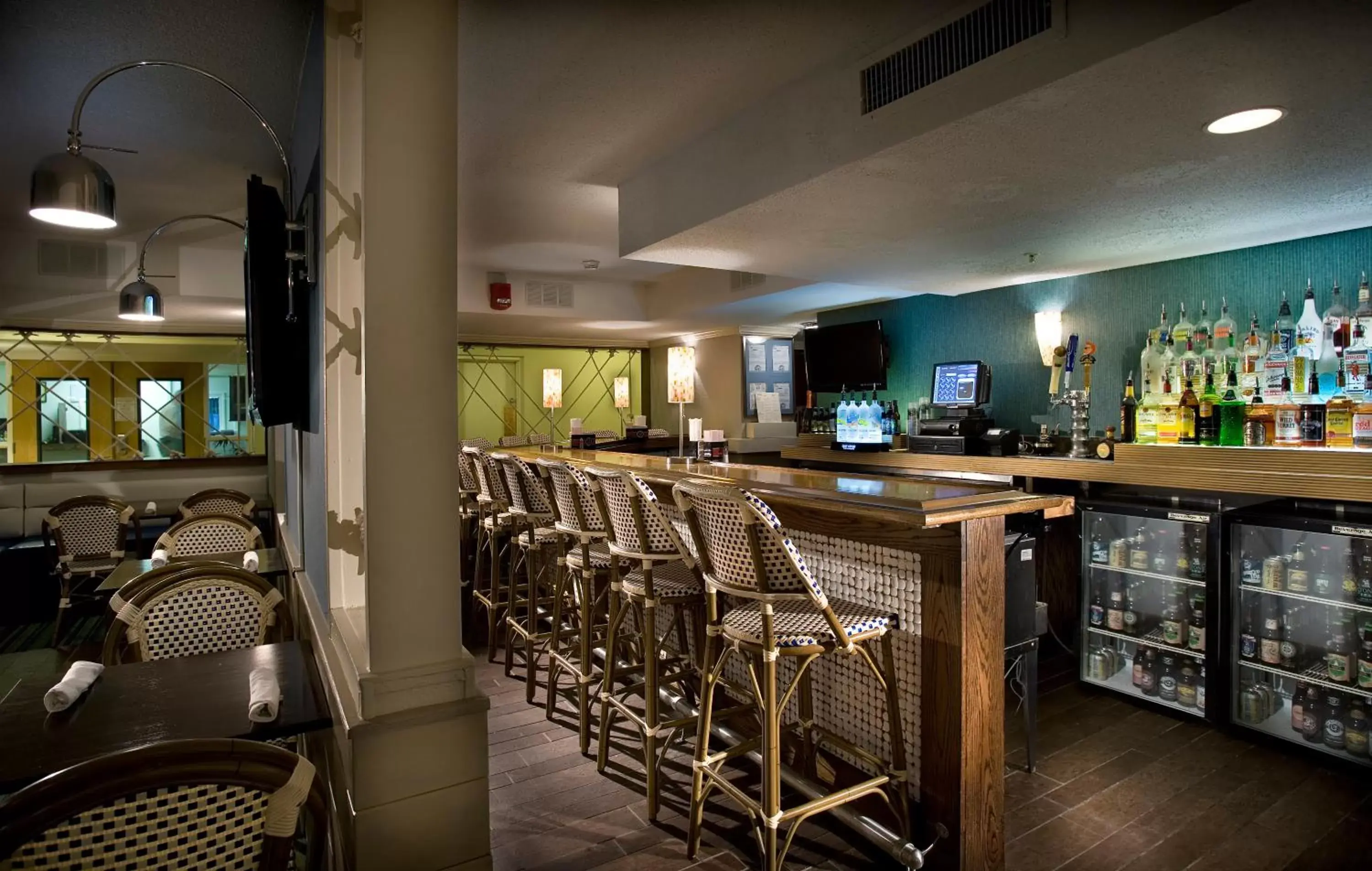 Restaurant/places to eat, Lounge/Bar in Ocean Escape Condos