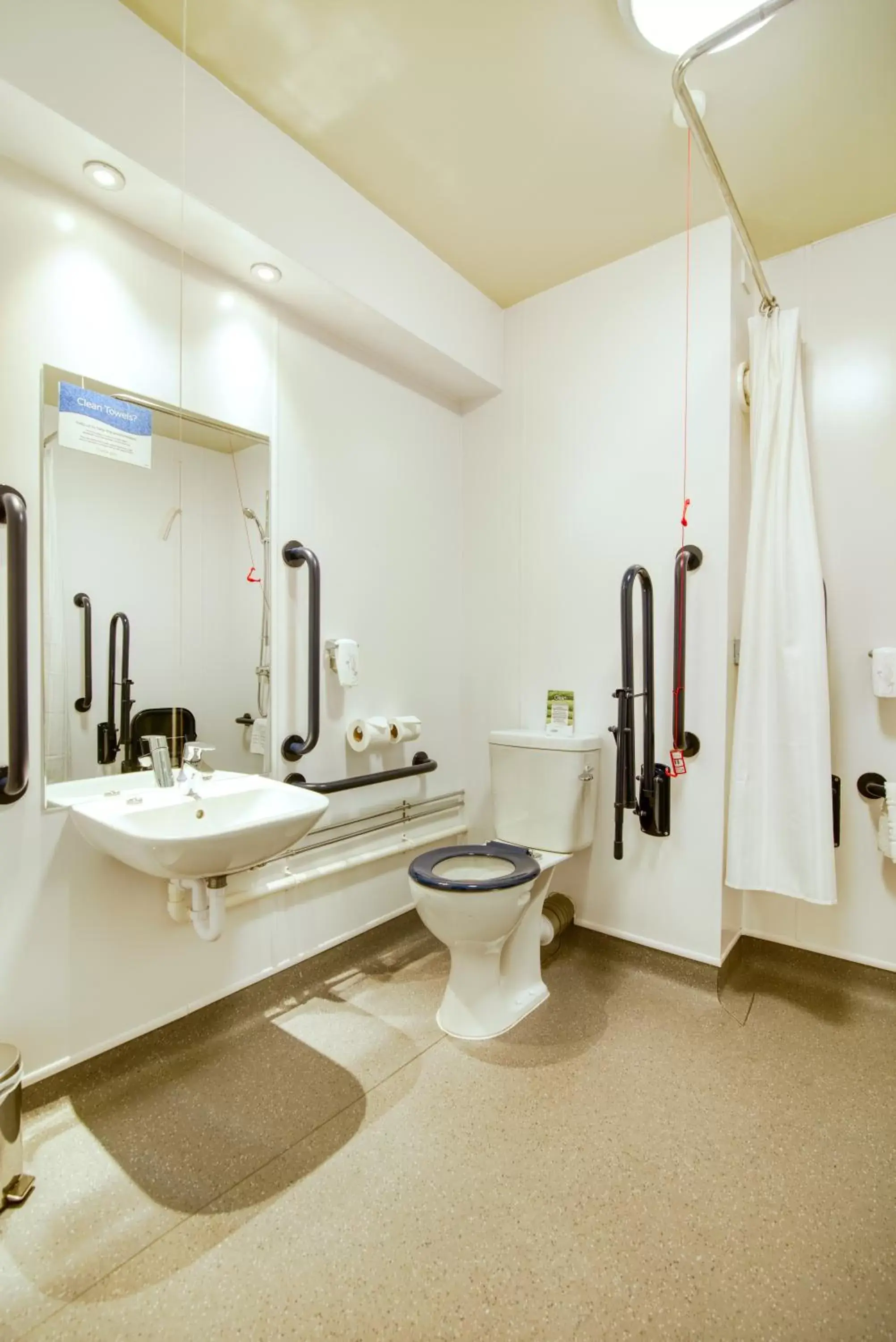 Bathroom in Highland Gate, Stirling by Marston's Inns