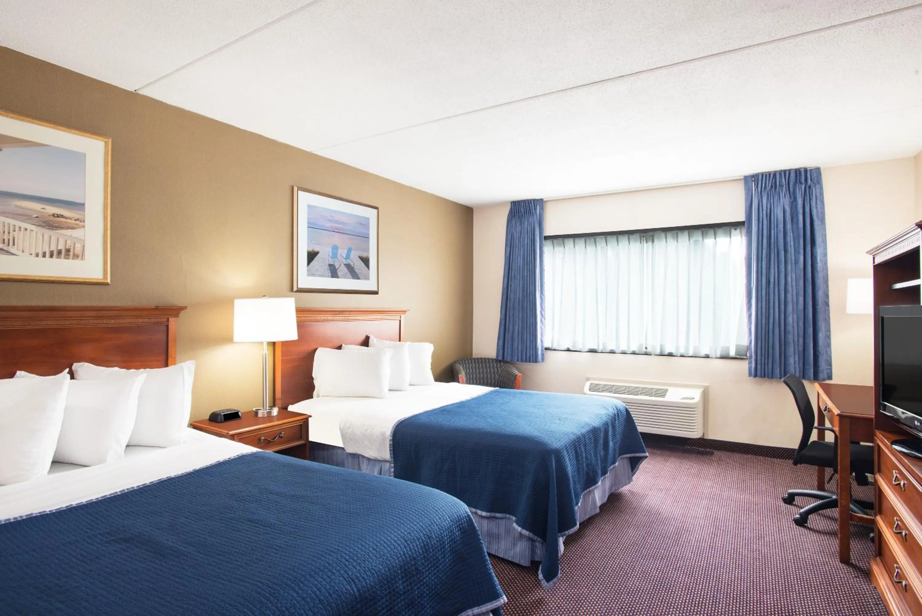 Bed in Howard Johnson by Wyndham South Portland