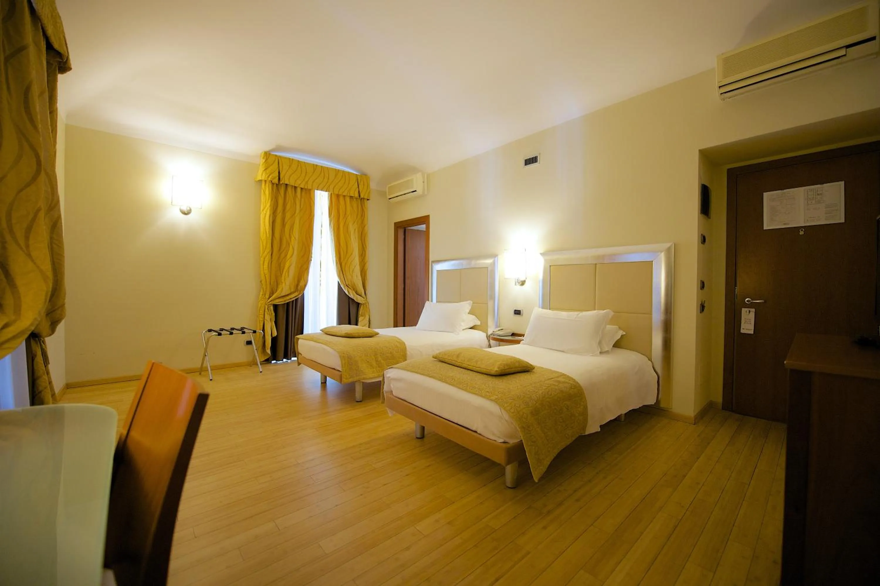 Bed in Best Western Crystal Palace Hotel