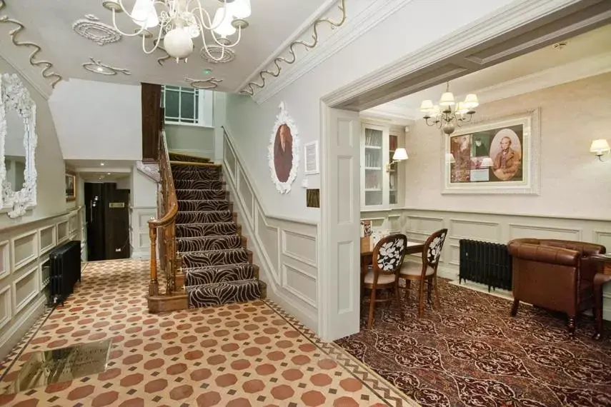 Lobby or reception, Seating Area in The Castle Hotel Wetherspoon