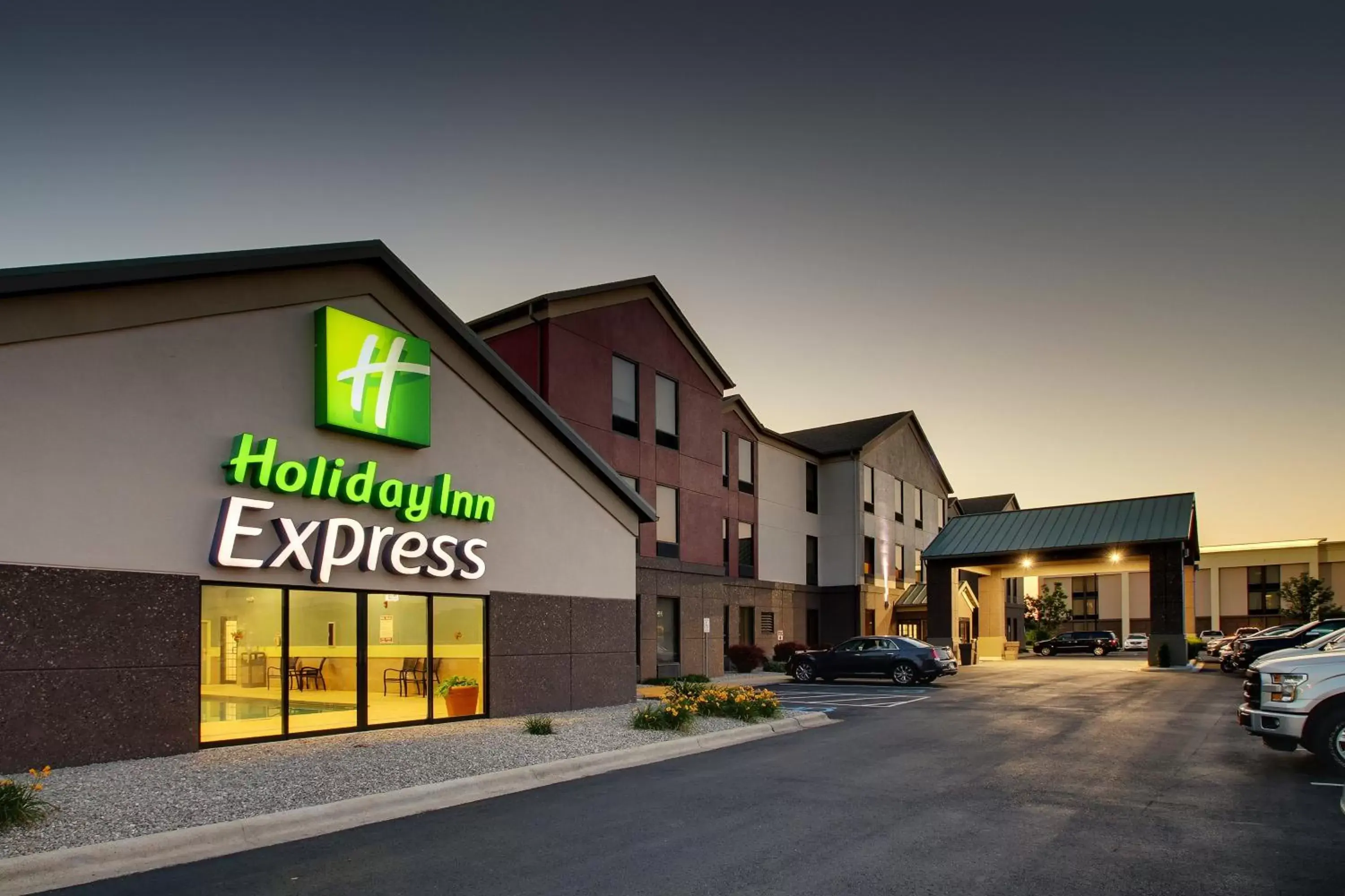 Property Building in Holiday Inn Express Hotel & Suites Lebanon