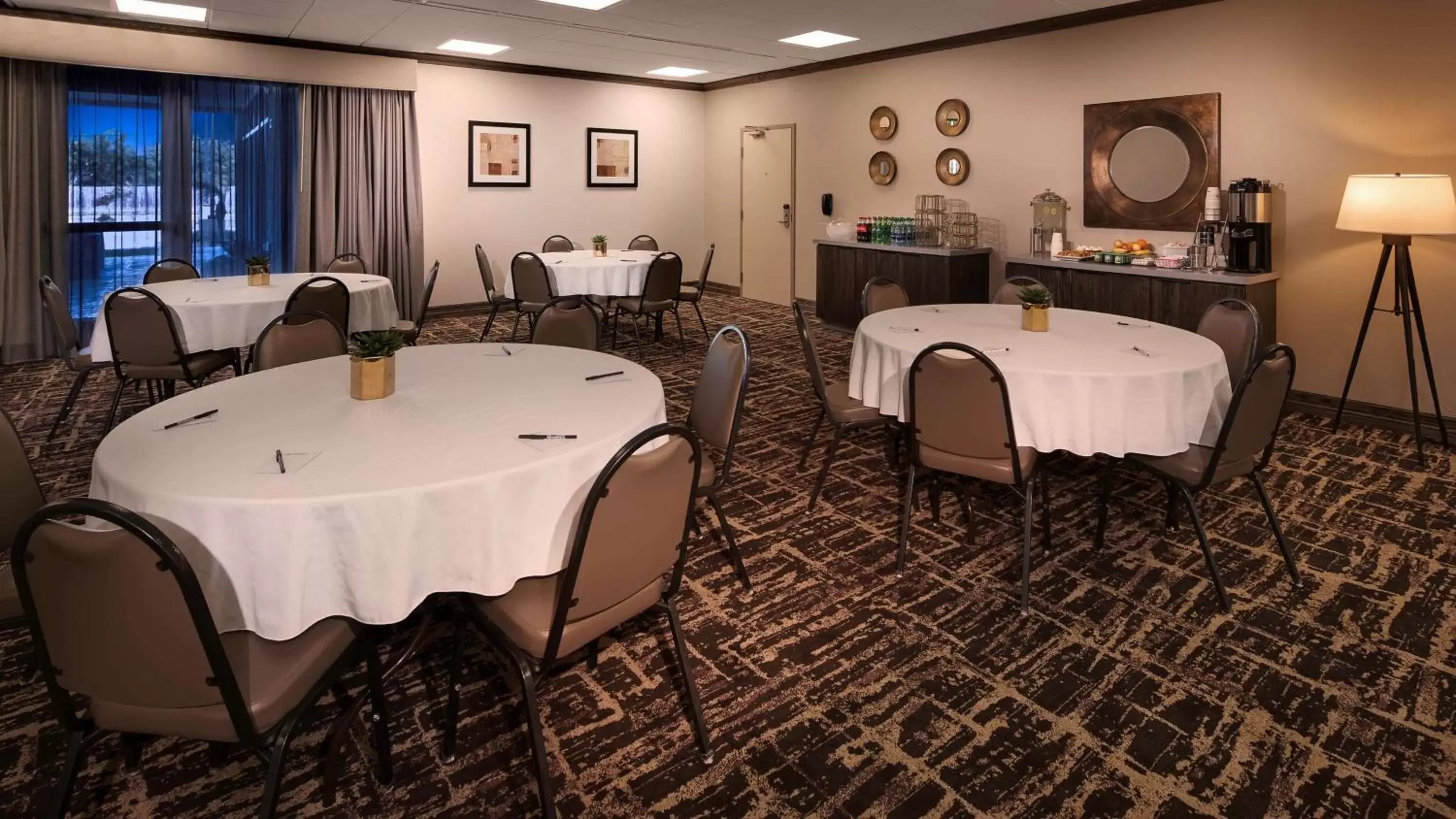 On site, Restaurant/Places to Eat in Best Western Executive Residency IH-37 Corpus Christi