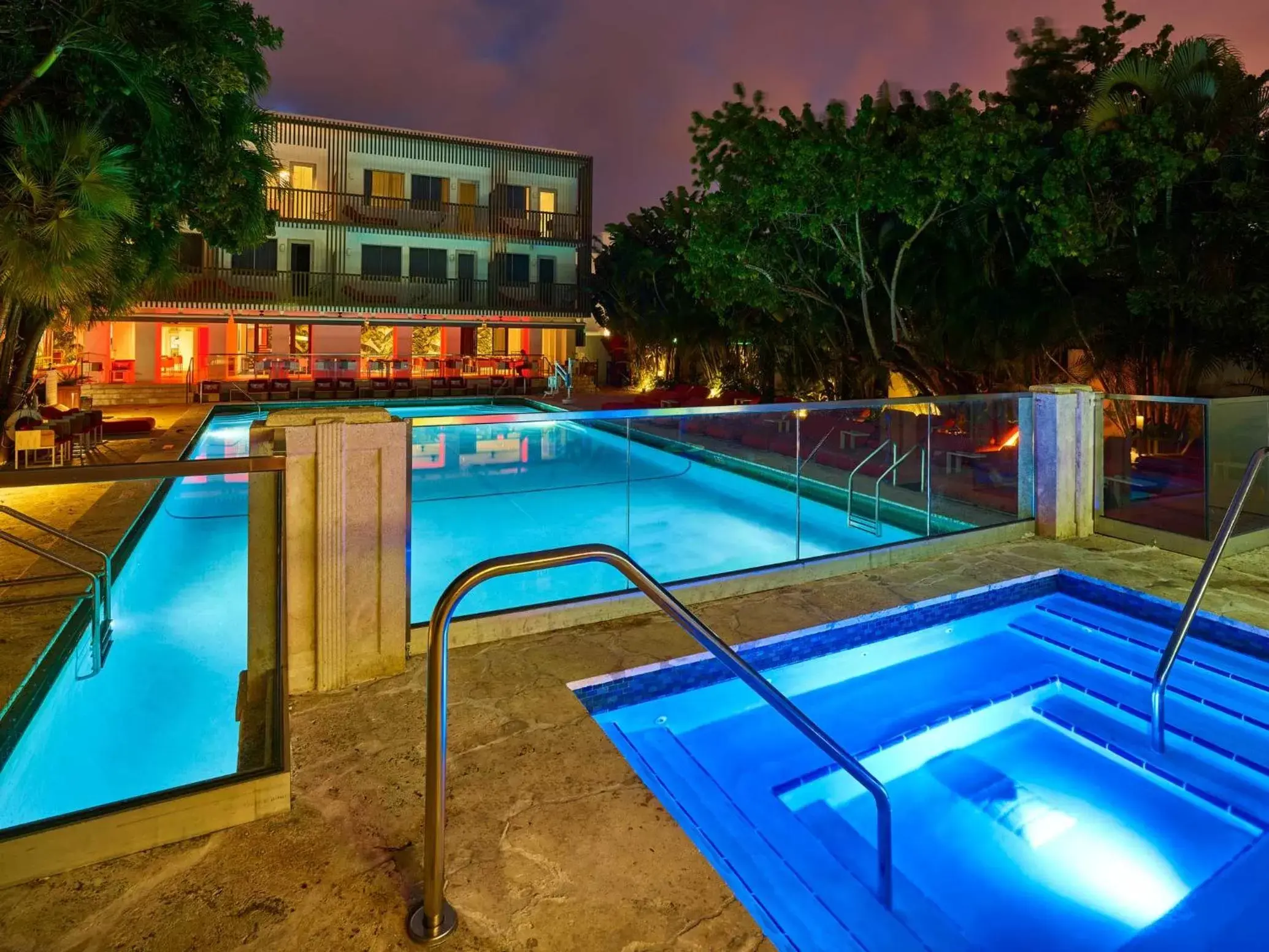 Hot Tub, Swimming Pool in AxelBeach Miami South Beach - Adults Only