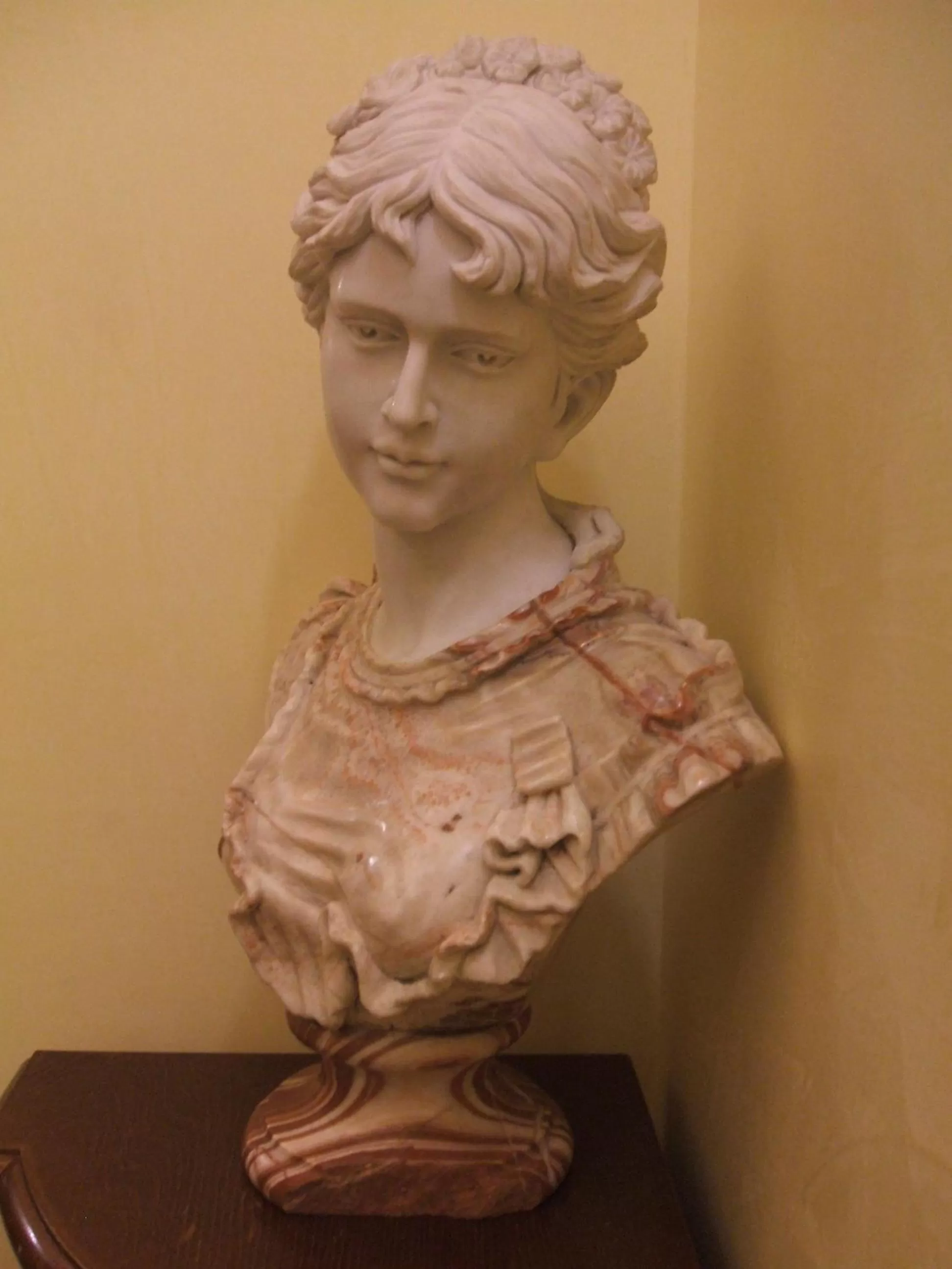 Decorative detail in Cambridge Hotel