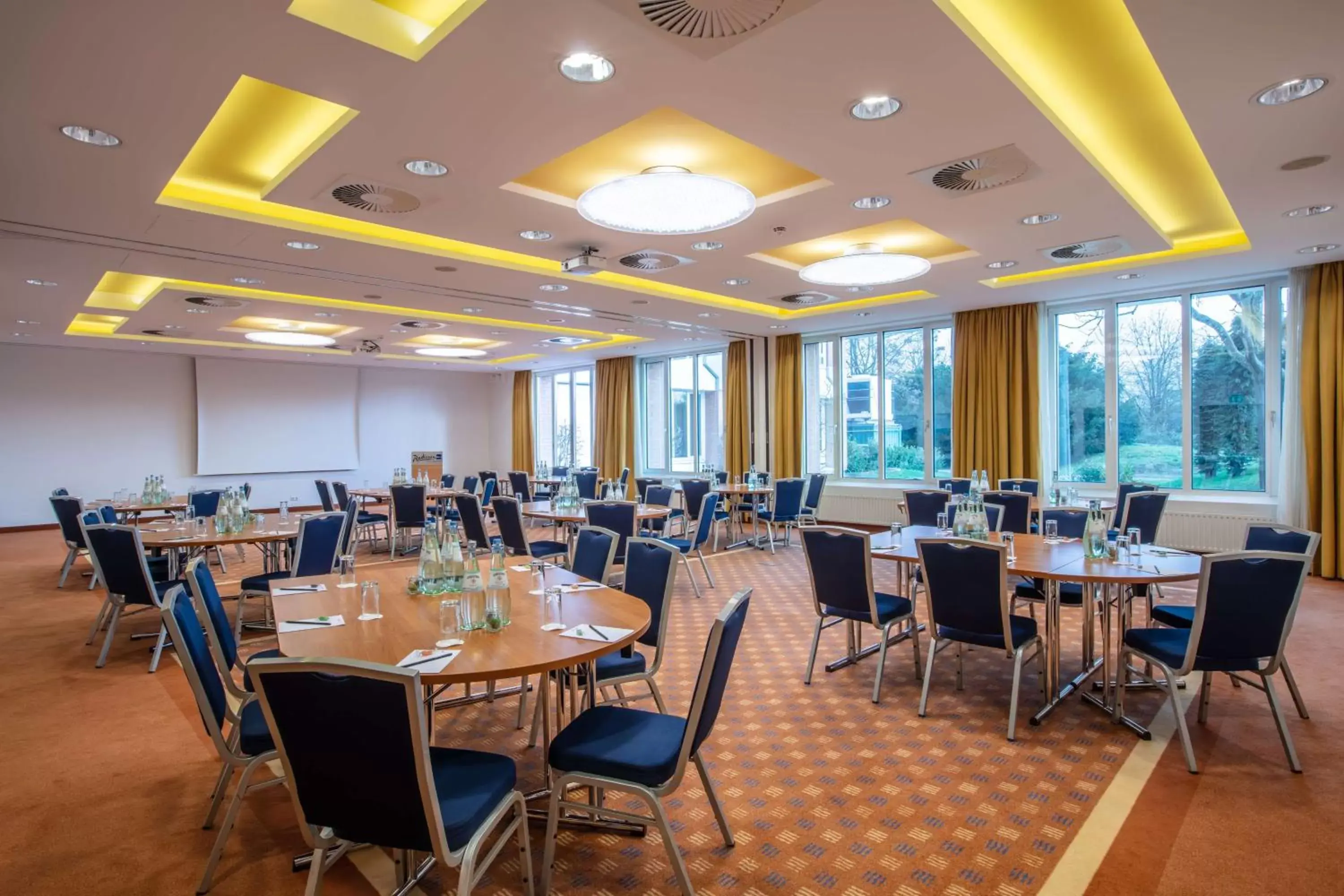 On site, Restaurant/Places to Eat in Radisson Blu Hotel Karlsruhe