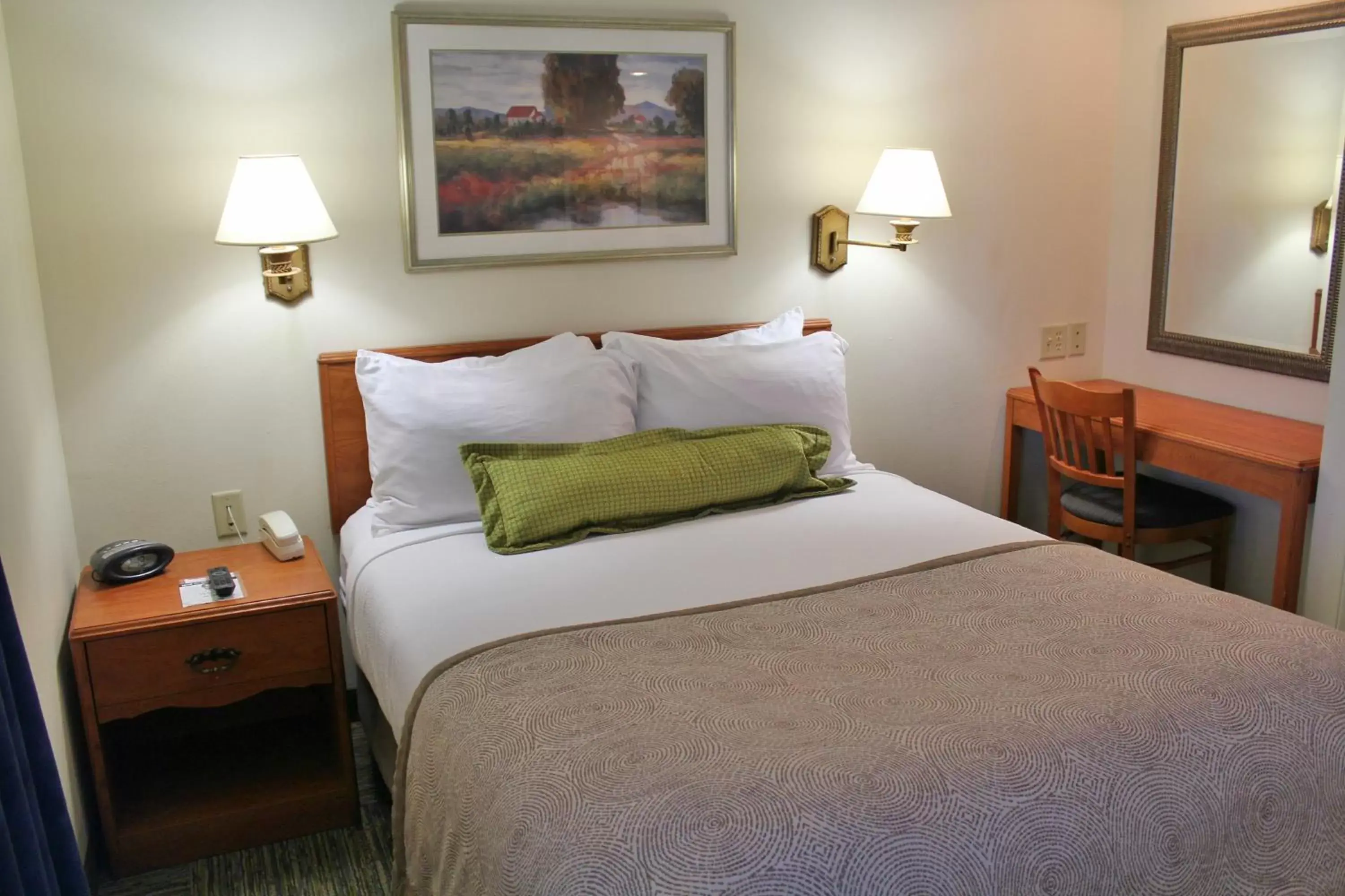 Bedroom, Bed in Candlewood Suites Syracuse-Airport