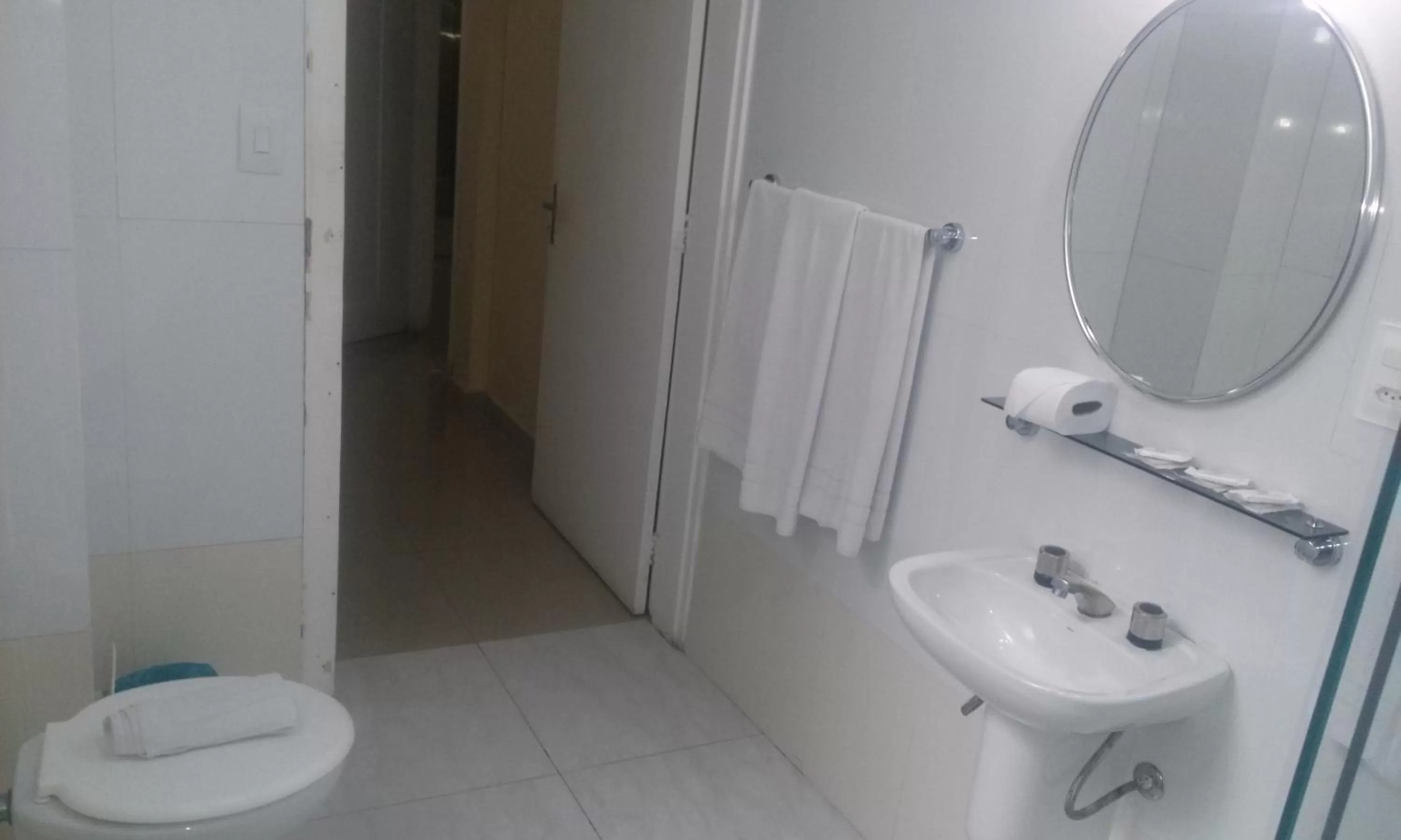 Shower in Hotel Estação Express