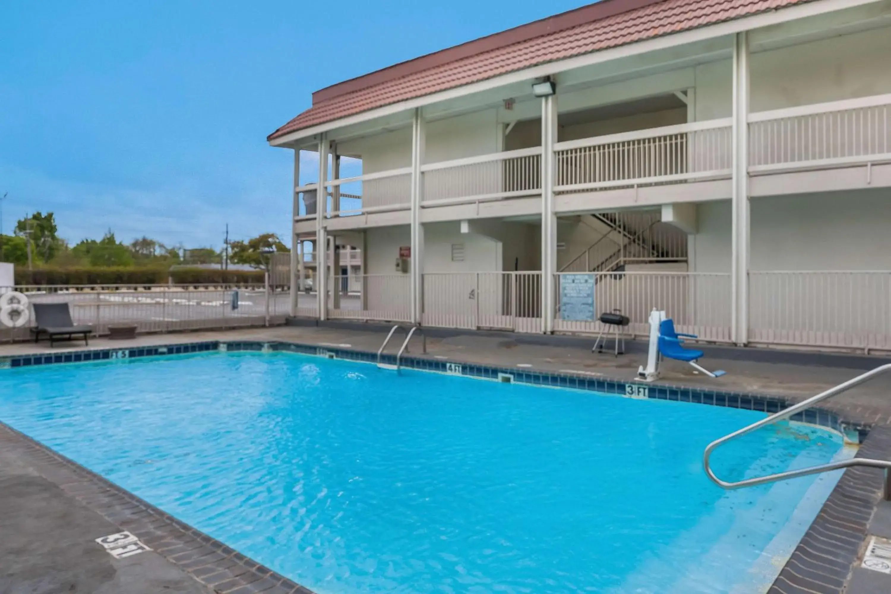 Activities, Swimming Pool in Motel 6-Dallas, TX - Market Center