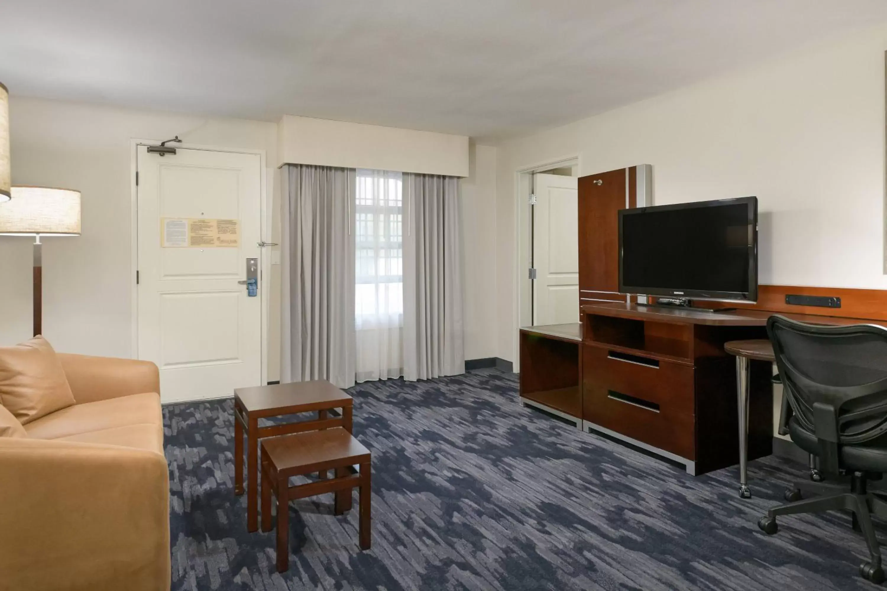 Living room, TV/Entertainment Center in Fairfield Inn & Suites San Diego Old Town