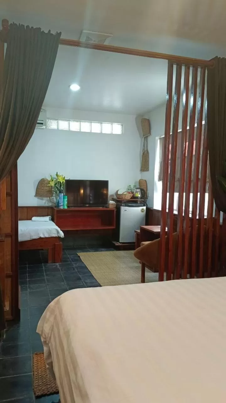 Seating area, Bed in Maison Model d'Angkor