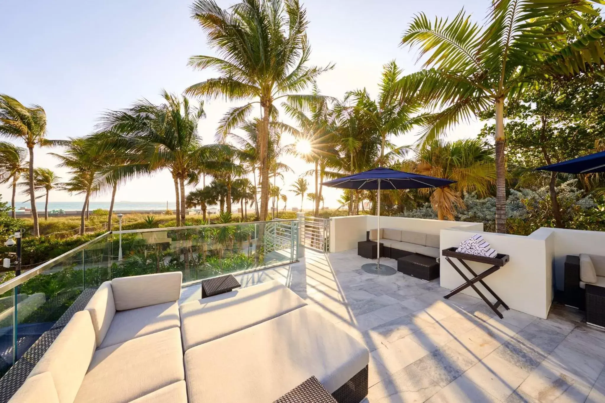Balcony/Terrace, Swimming Pool in Loews Miami Beach Hotel