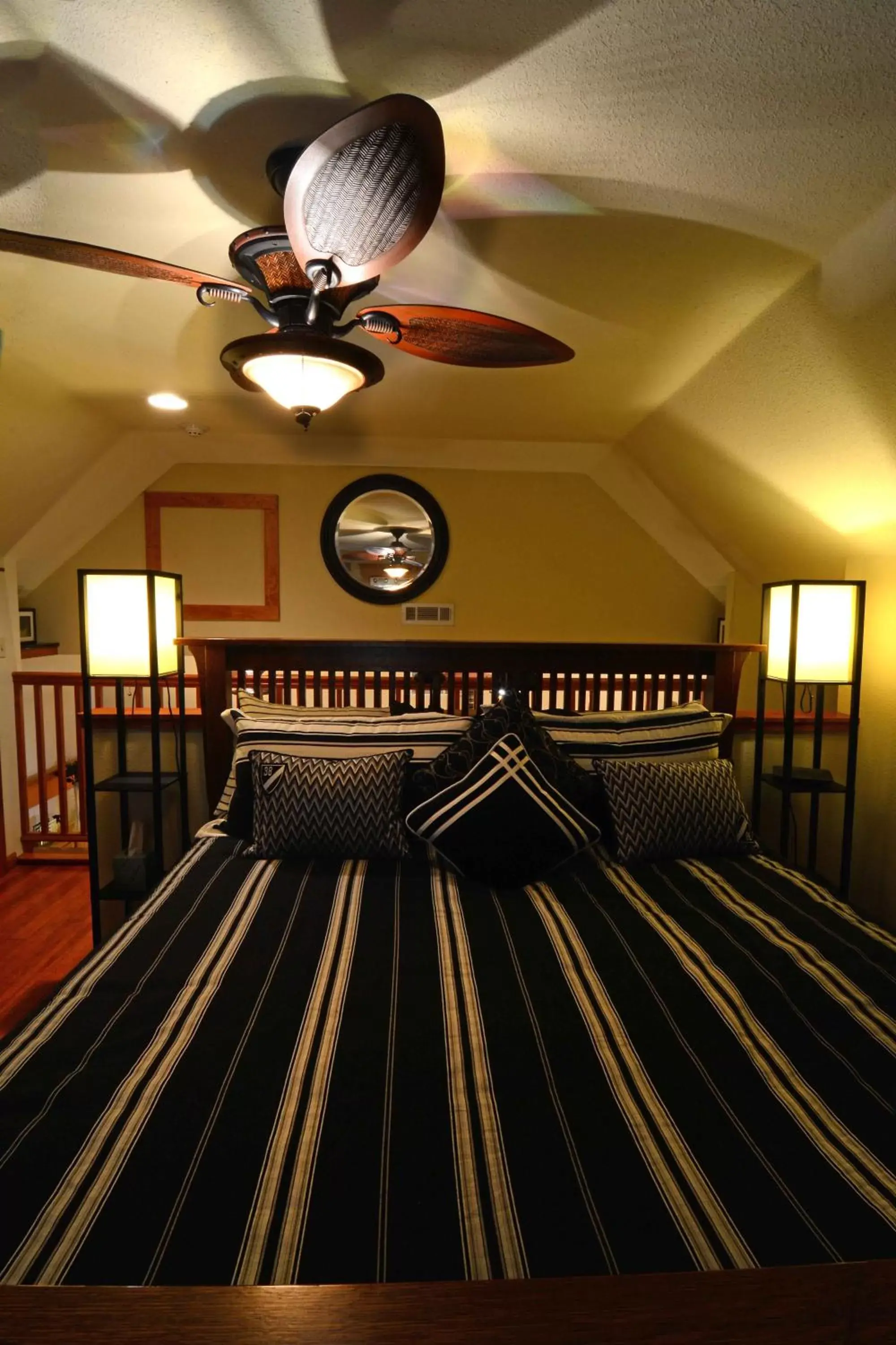 Bed in All Seasons Inn Bed in All Seasons Inn