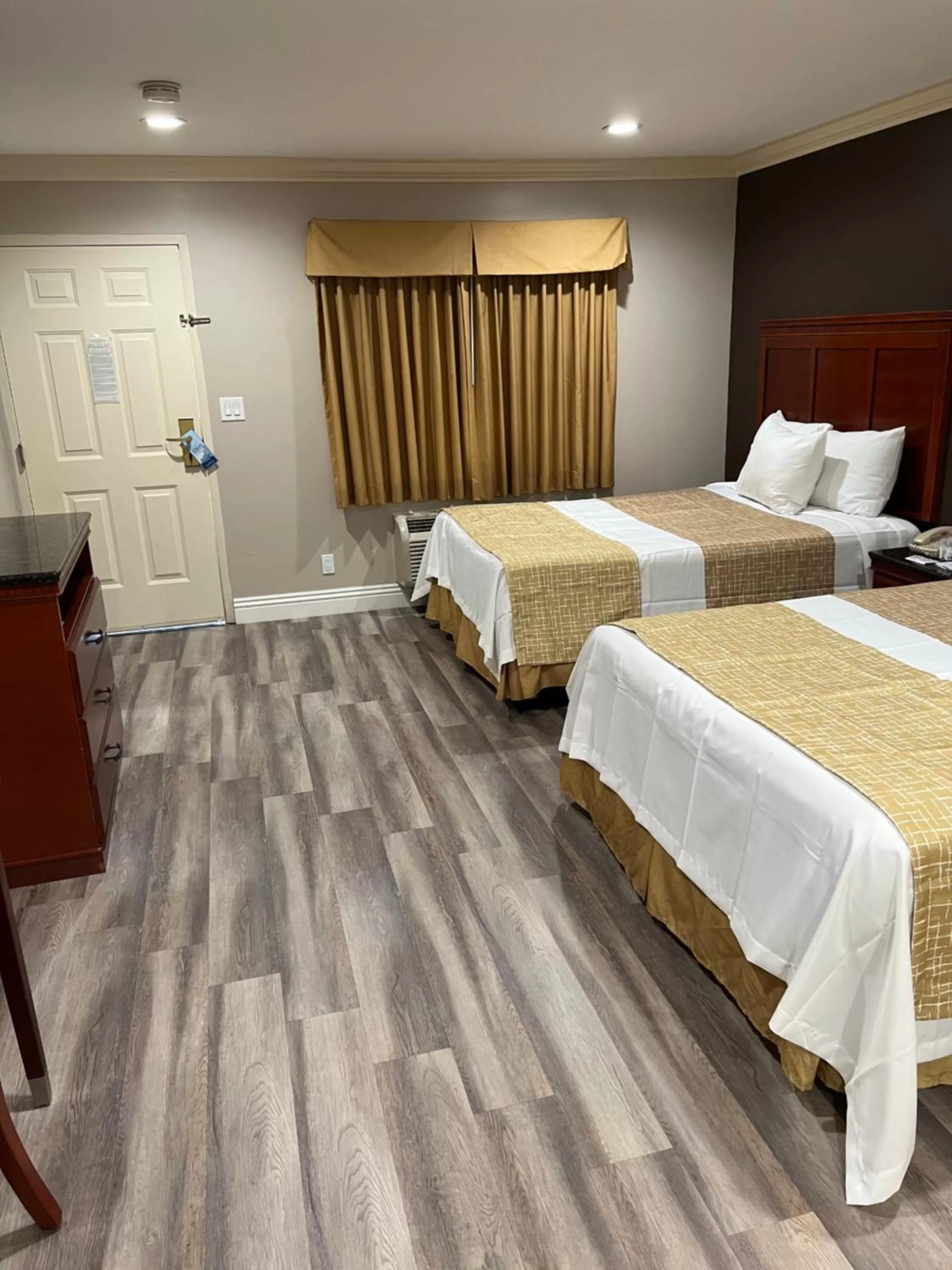 Bed in Travelodge by Wyndham Brea