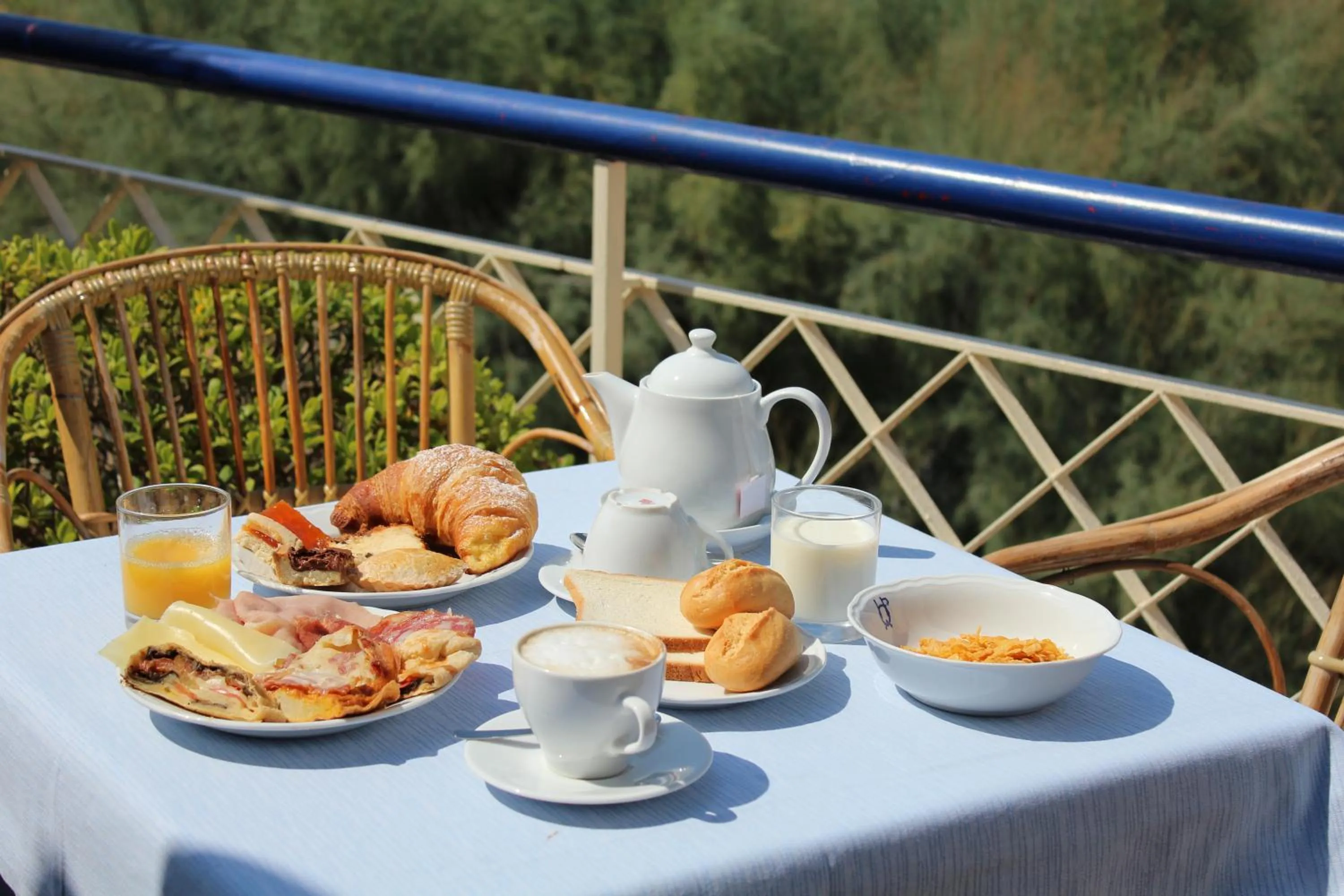 Continental breakfast in Puntaquattroventi