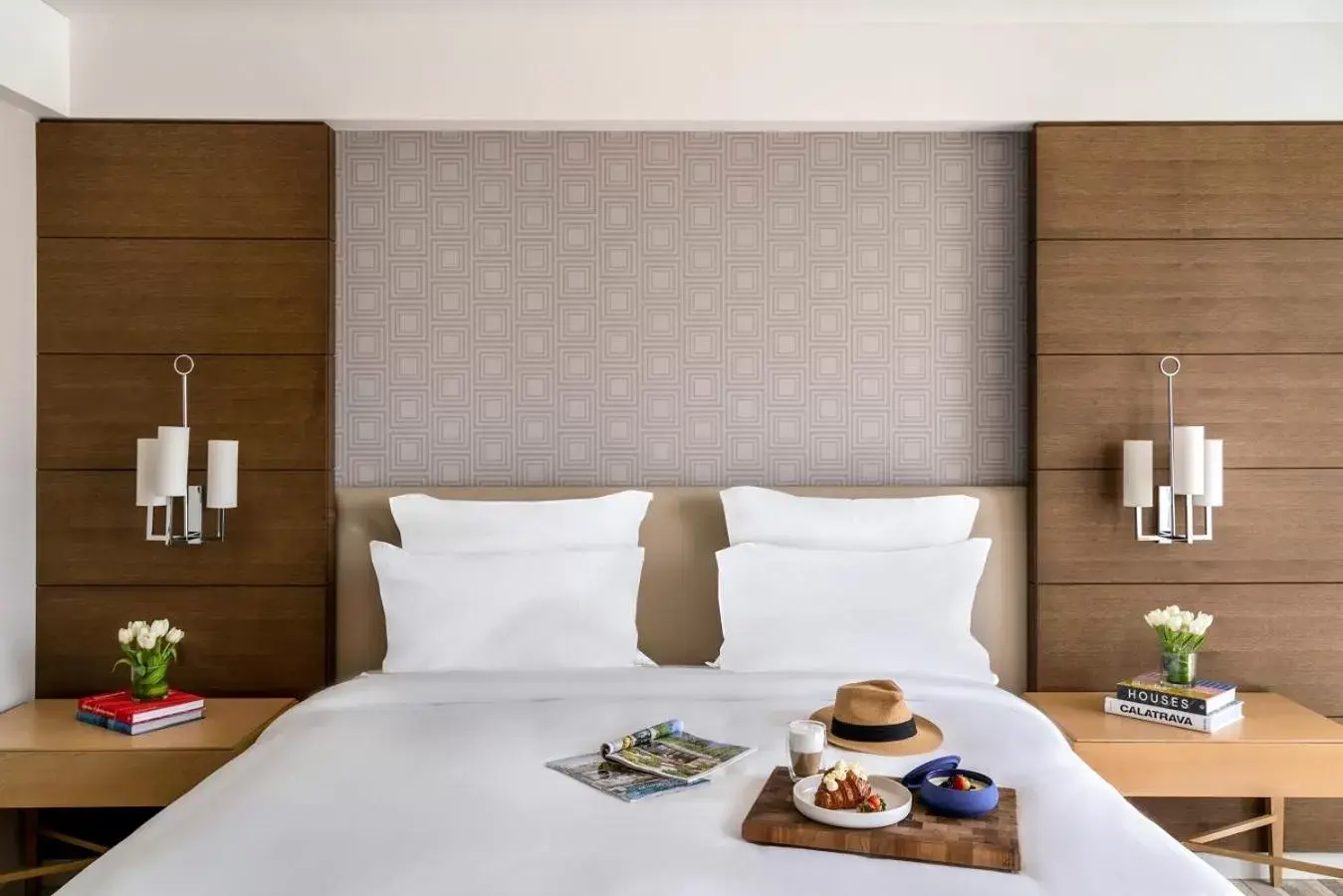 room service, Bed in Pullman Doha West Bay