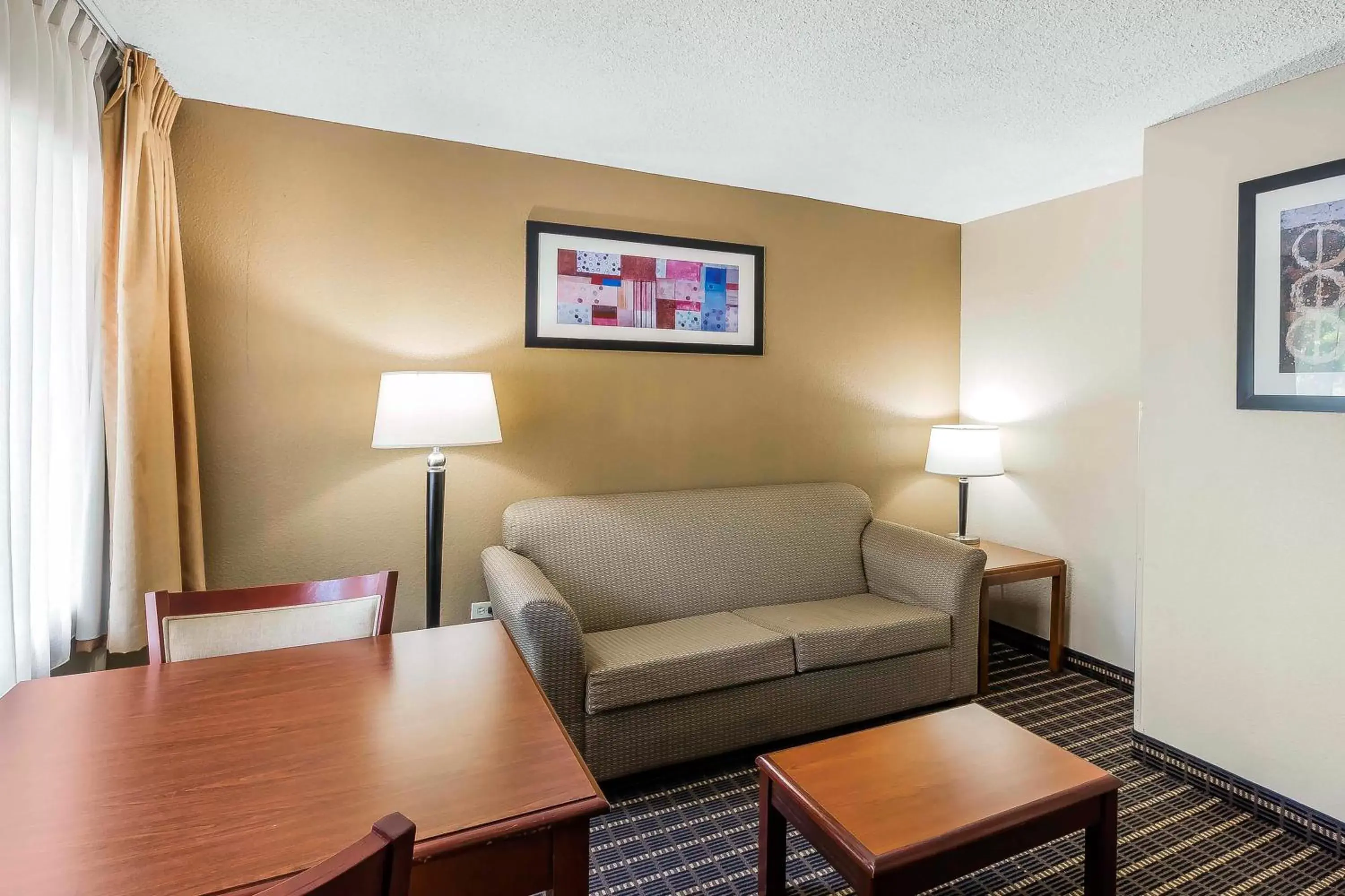 Suite with Pool View in Quality Inn & Suites Sevierville - Pigeon Forge