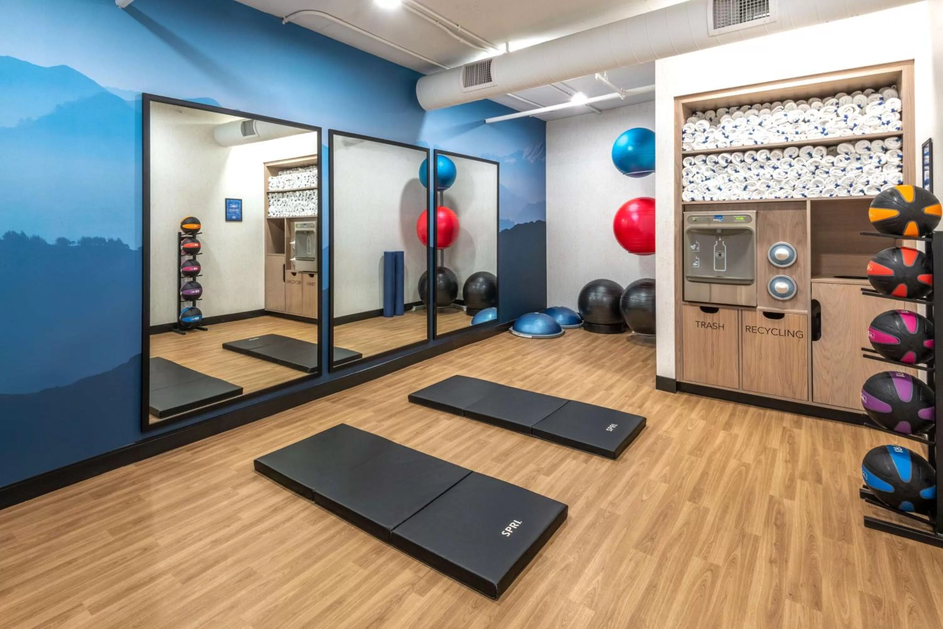 Fitness centre/facilities in DoubleTree by Hilton Denver Cherry Creek, CO