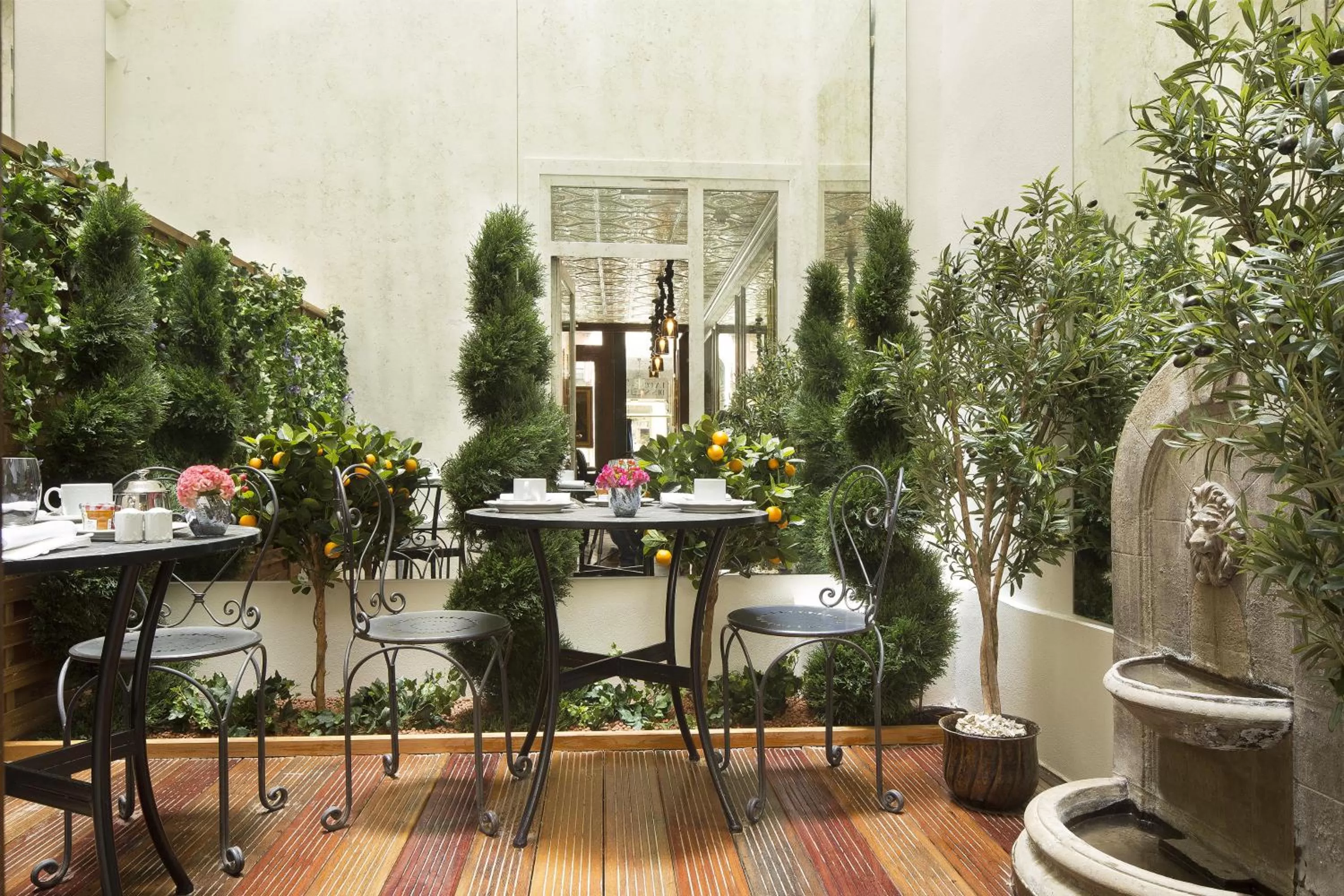 Balcony/Terrace in Hôtel Da Vinci & Spa