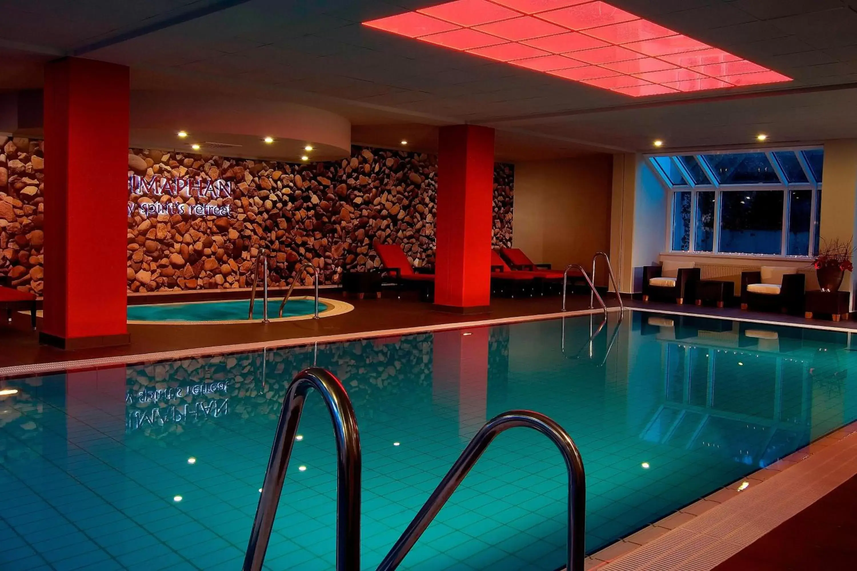 Swimming Pool in Munich Marriott Hotel