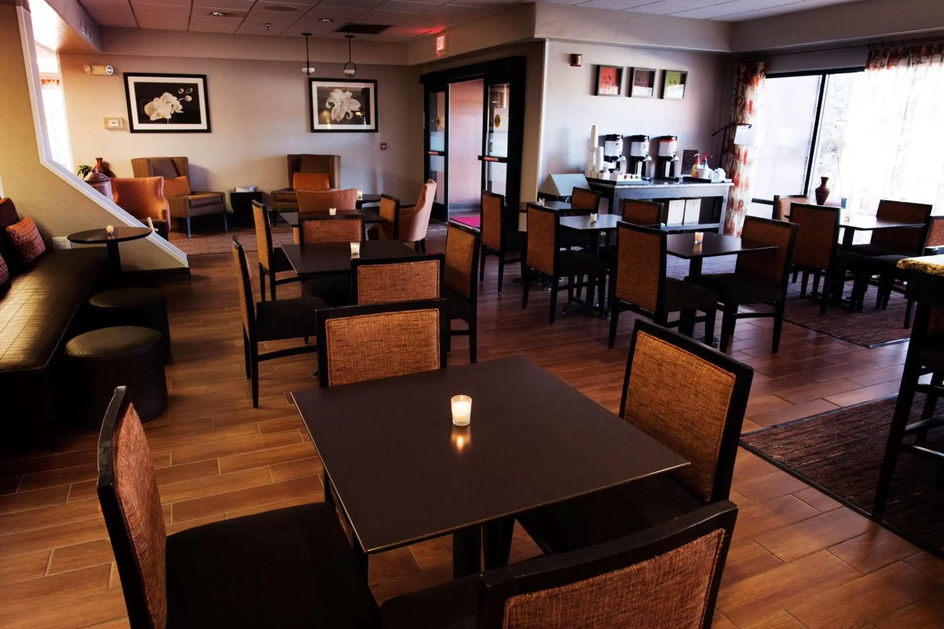 Dining area, Restaurant/Places to Eat in Hampton Inn Taos