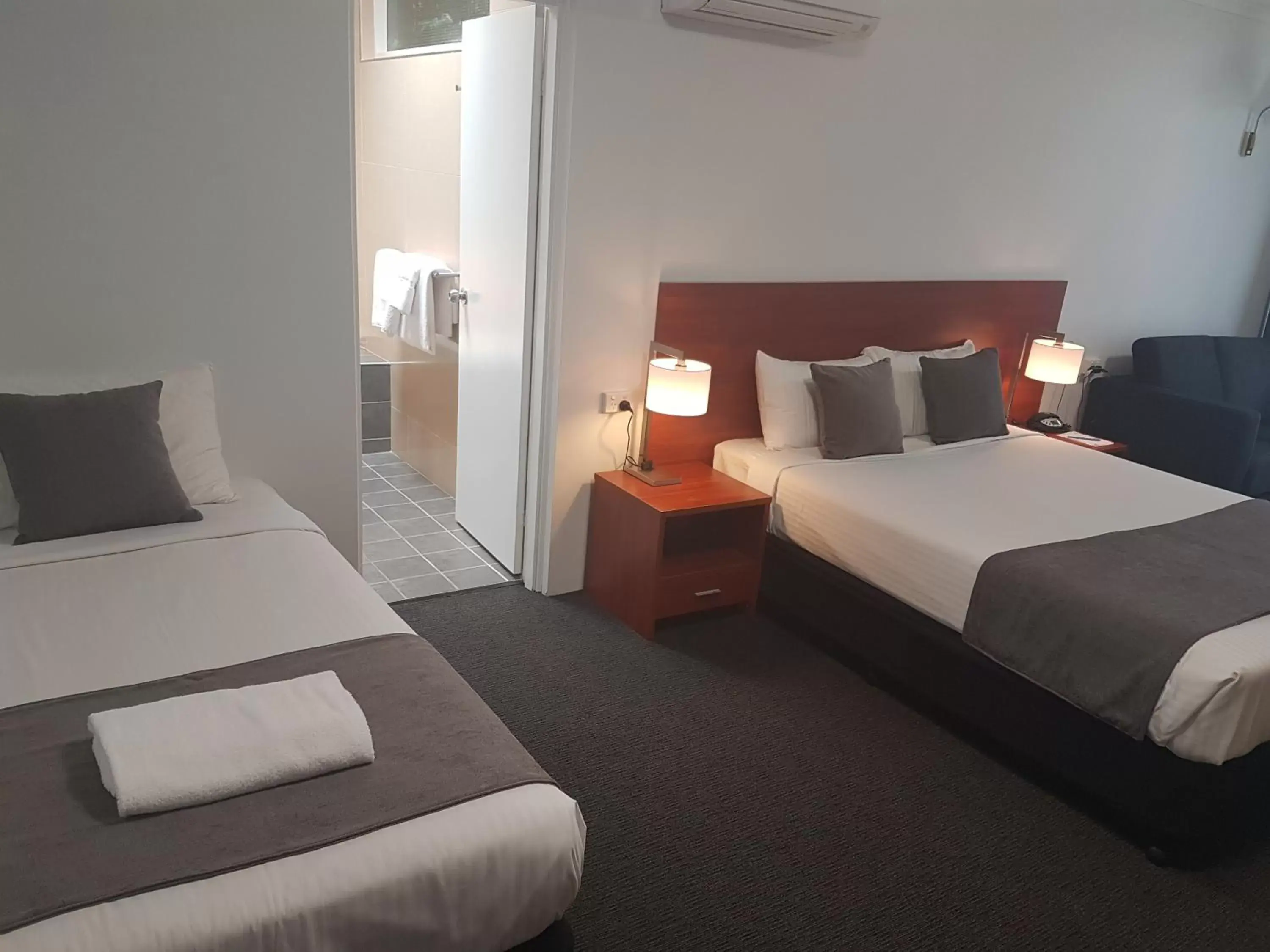 Bed in Mid City Motor Inn Singleton Bed in Mid City Motor Inn Singleton