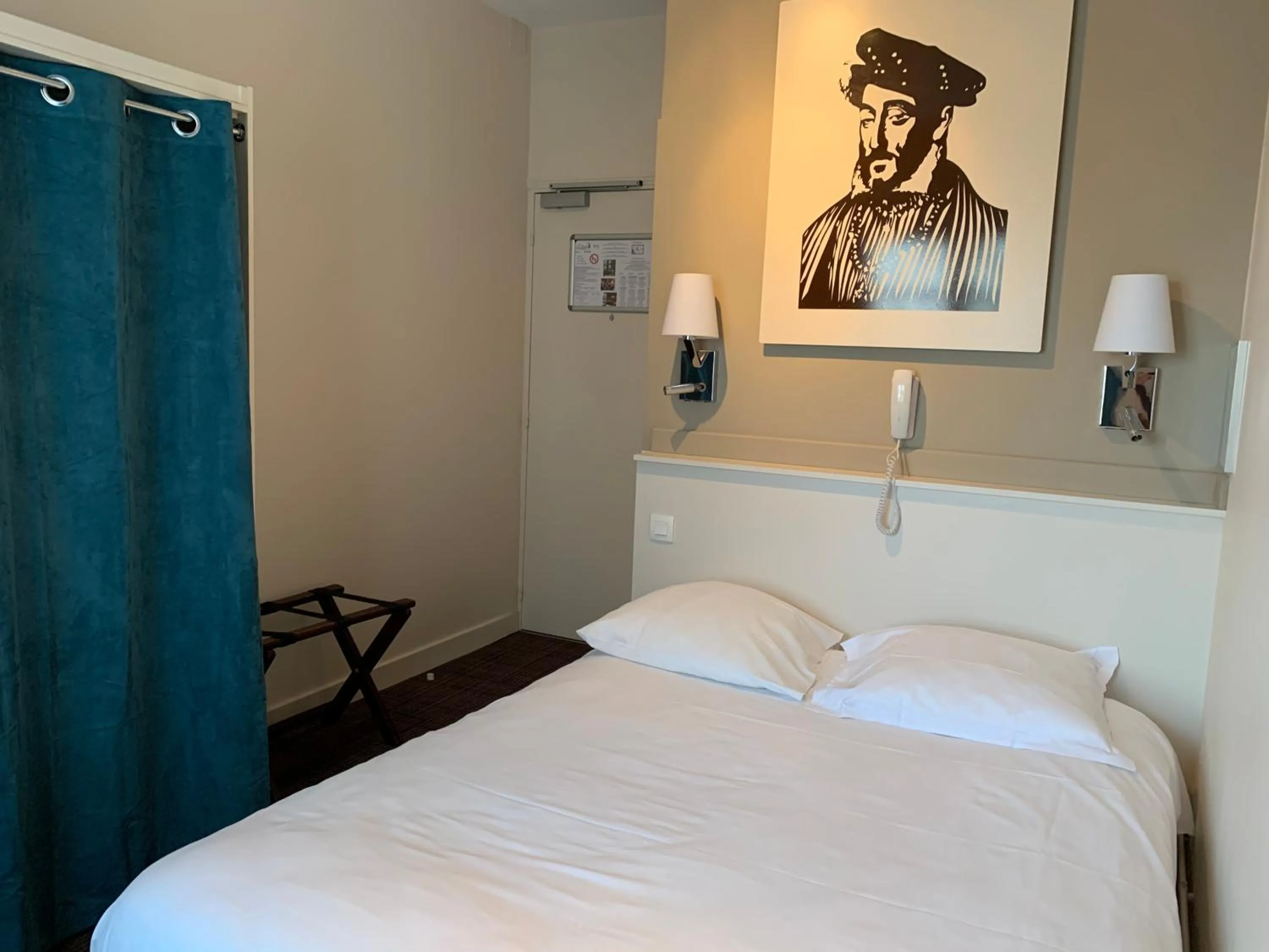 Bed in Hotel Anne De Bretagne BLOIS