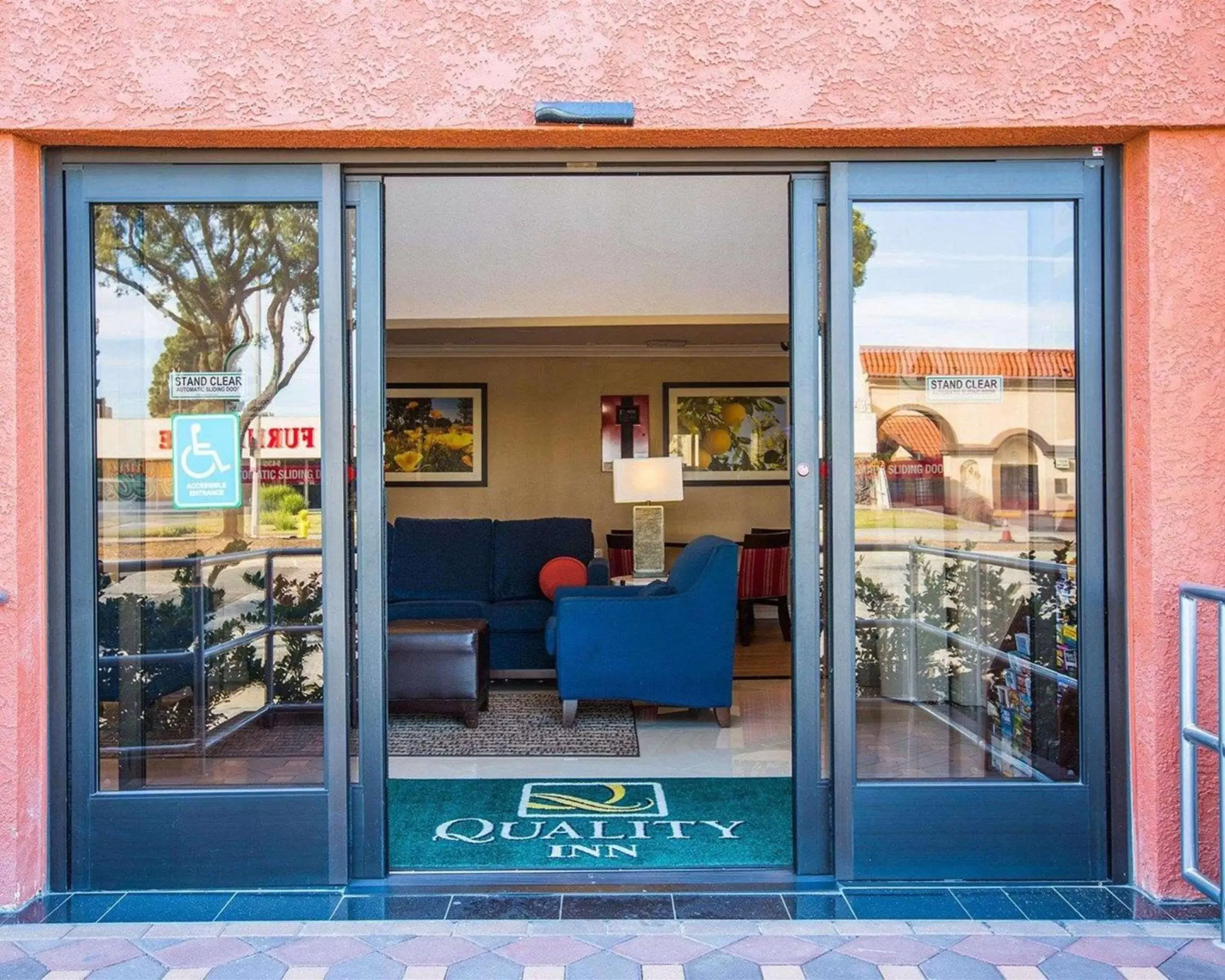 Property building in Quality Inn Downey Property building in Quality Inn Downey