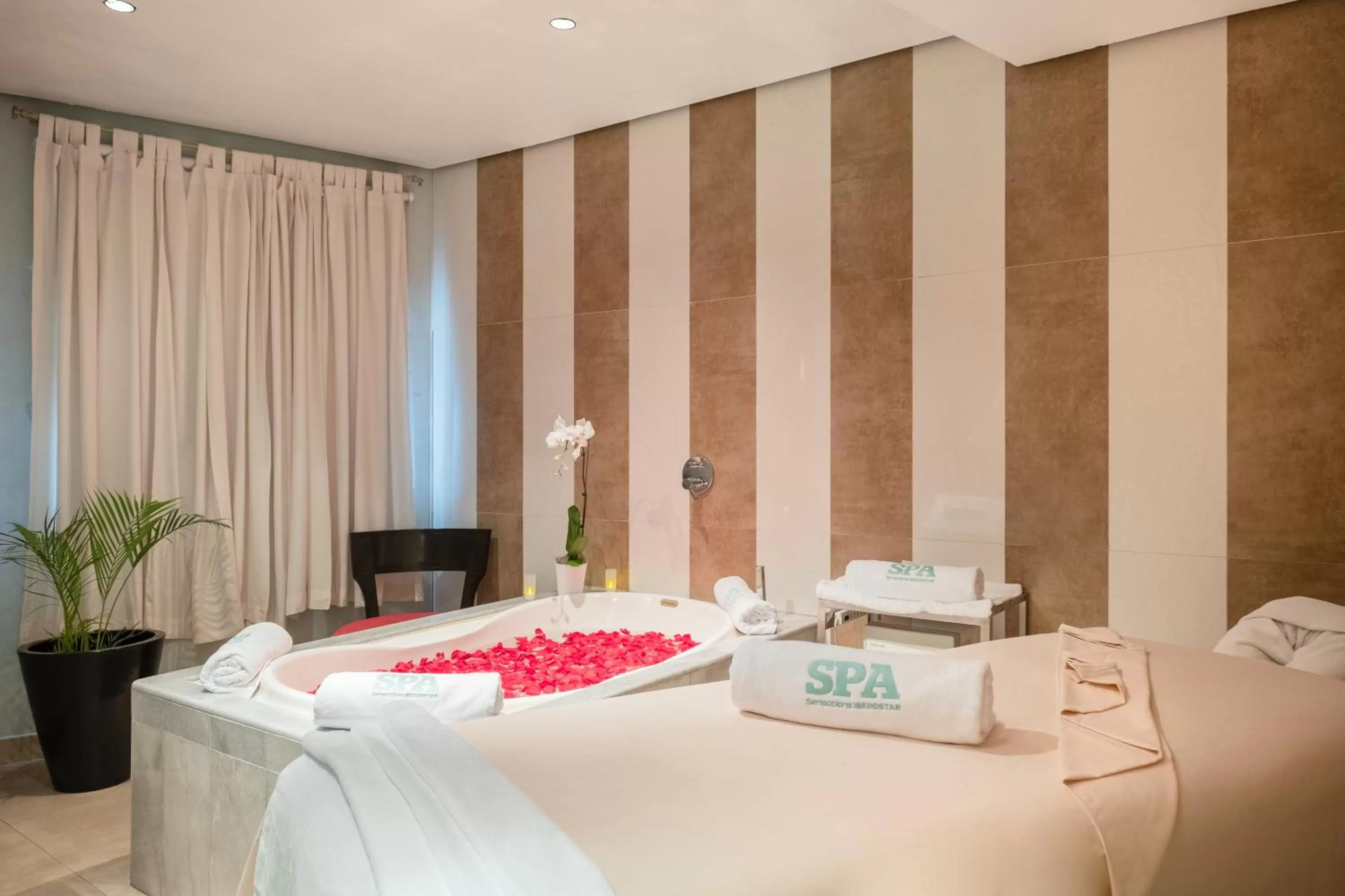 Spa and wellness centre/facilities, Bed in Iberostar Grand Rose Hall