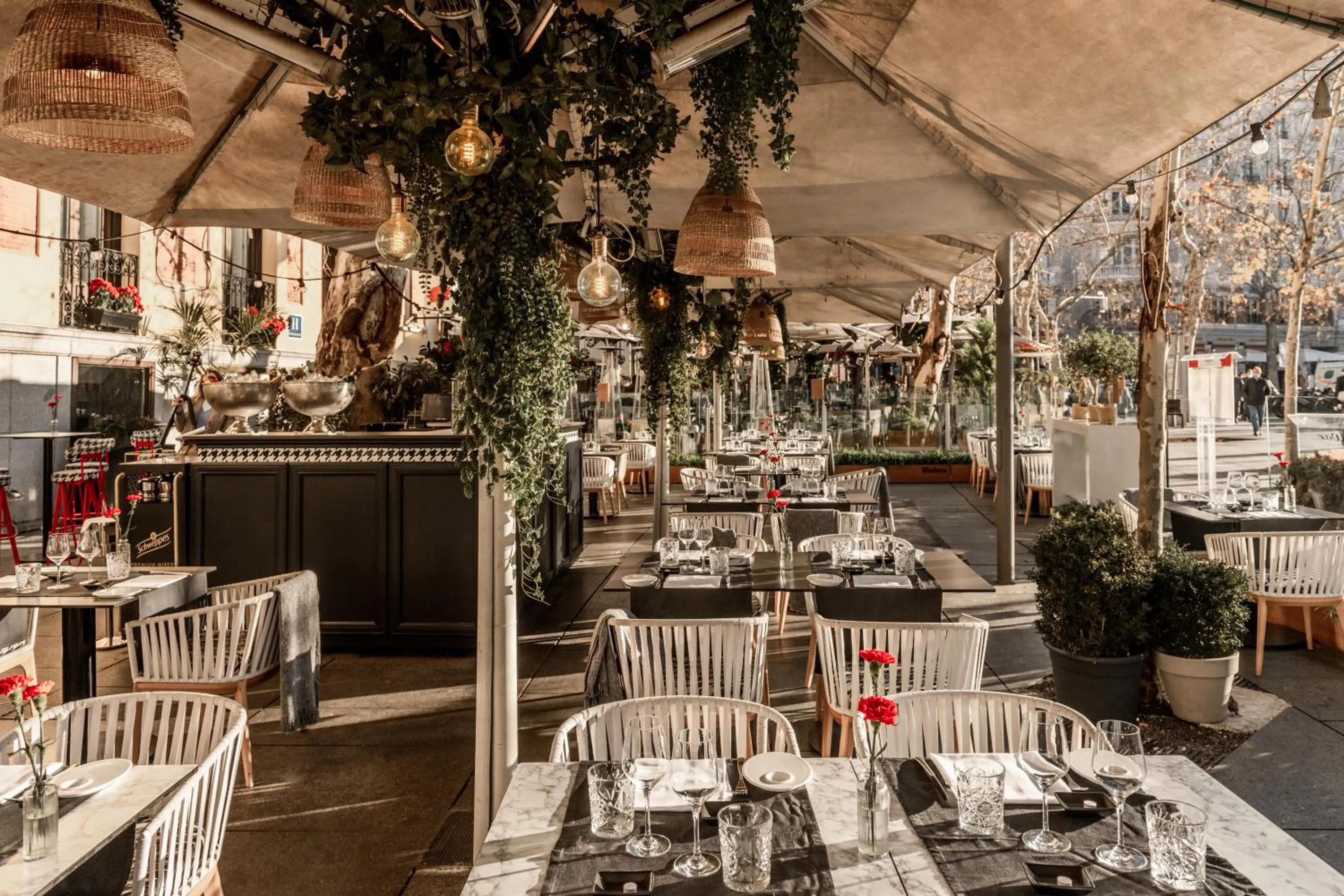 Restaurant/places to eat in Hospes Puerta de Alcalá, a Member of Design Hotels