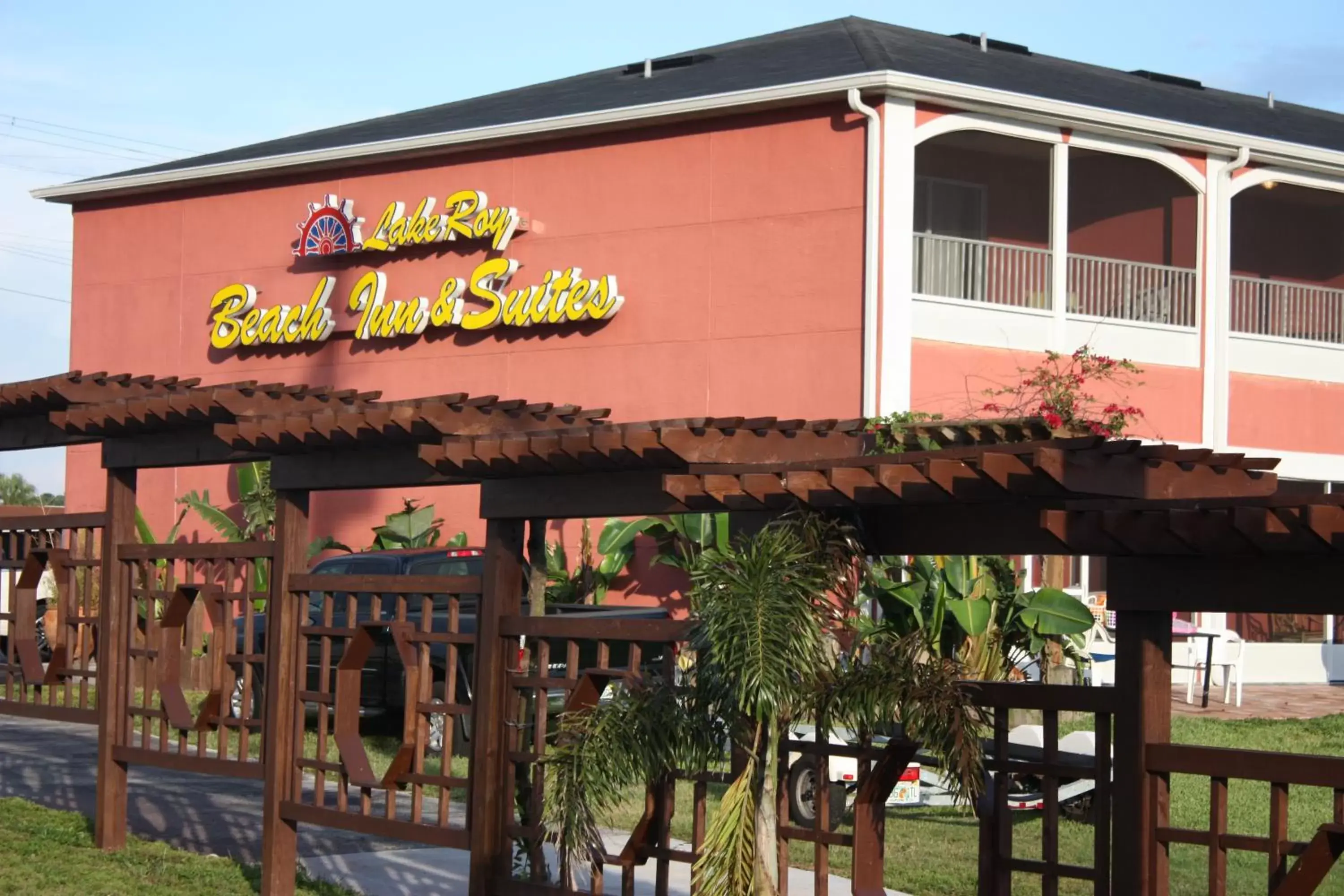 Facade/entrance, Property Building in Lake Roy Beach Inn - Winter Haven