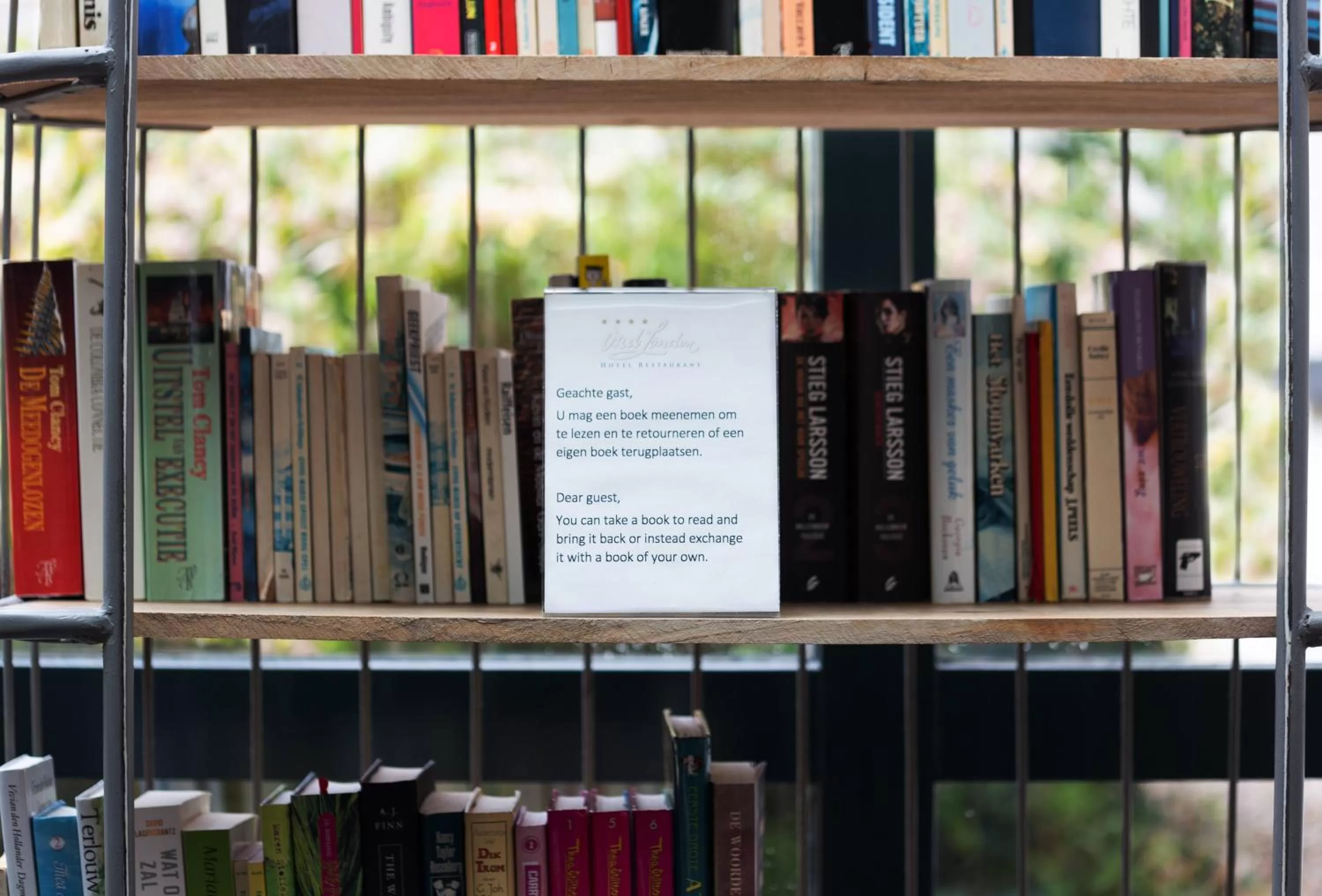 Library in Fletcher Hotel-Restaurant Oud London