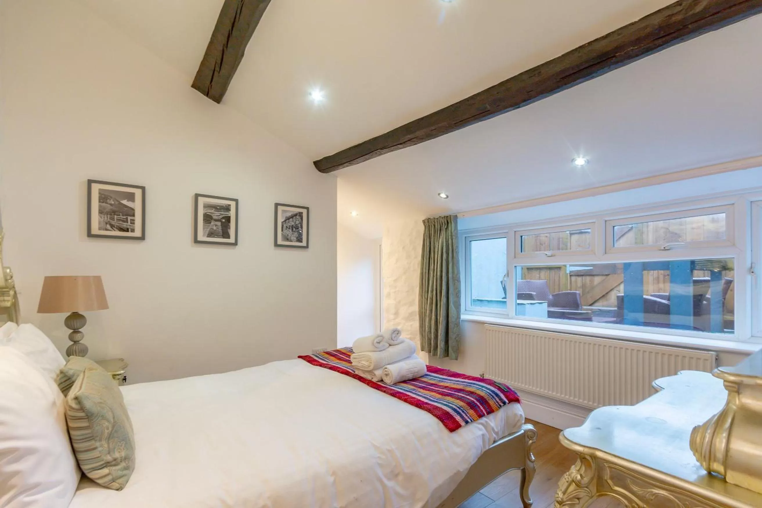 Bed in The Golden Fleece Inn