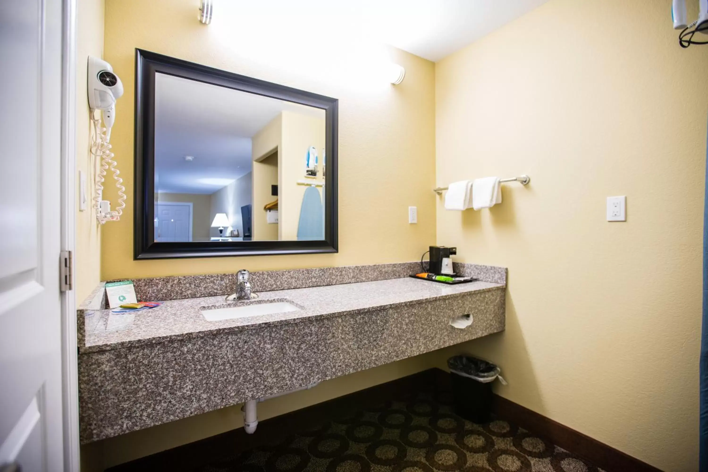 Bathroom in Relax Inn and Suites Kuttawa