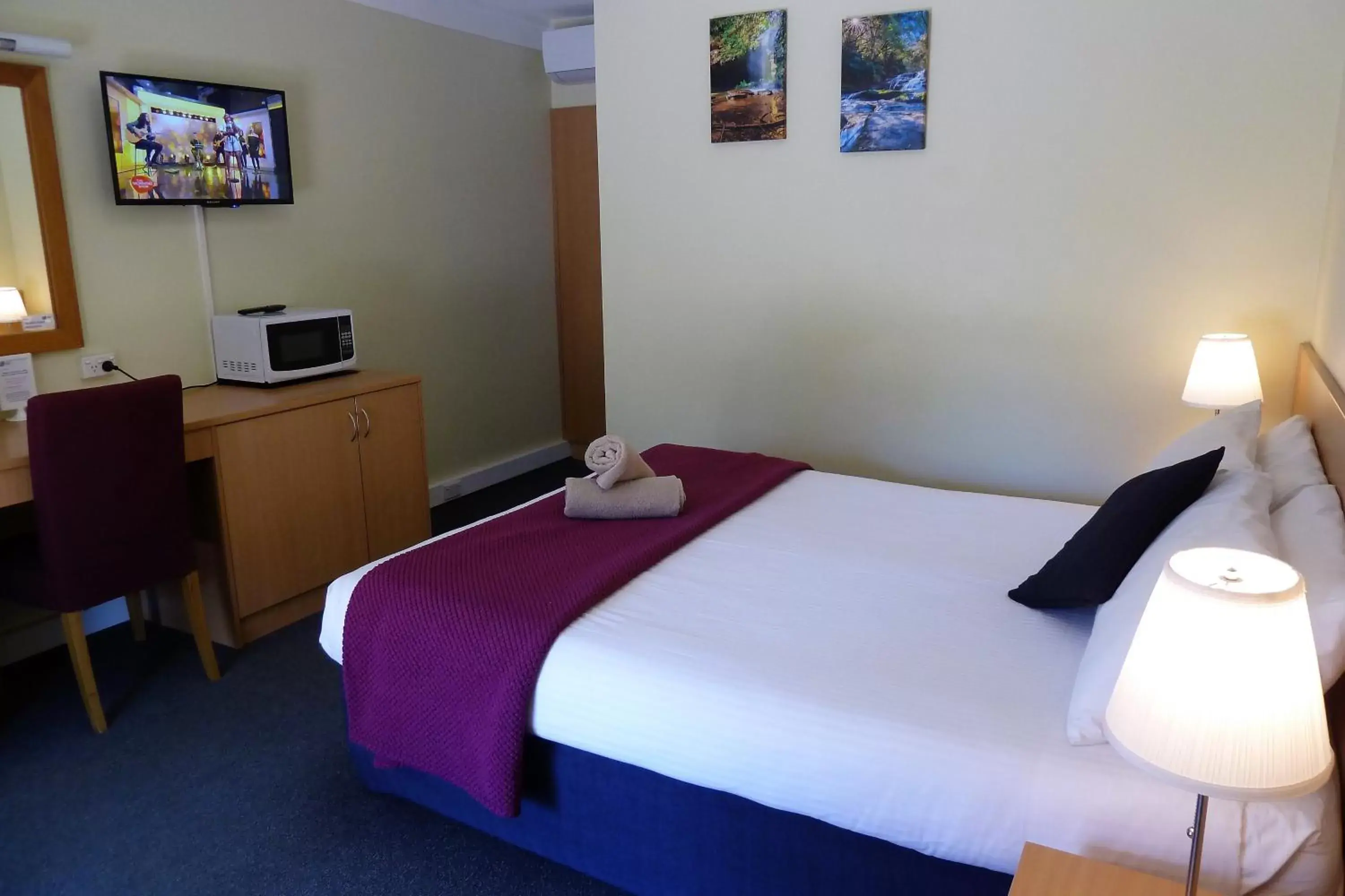 Bed in Sky Rider Motor Inn Bed in Sky Rider Motor Inn